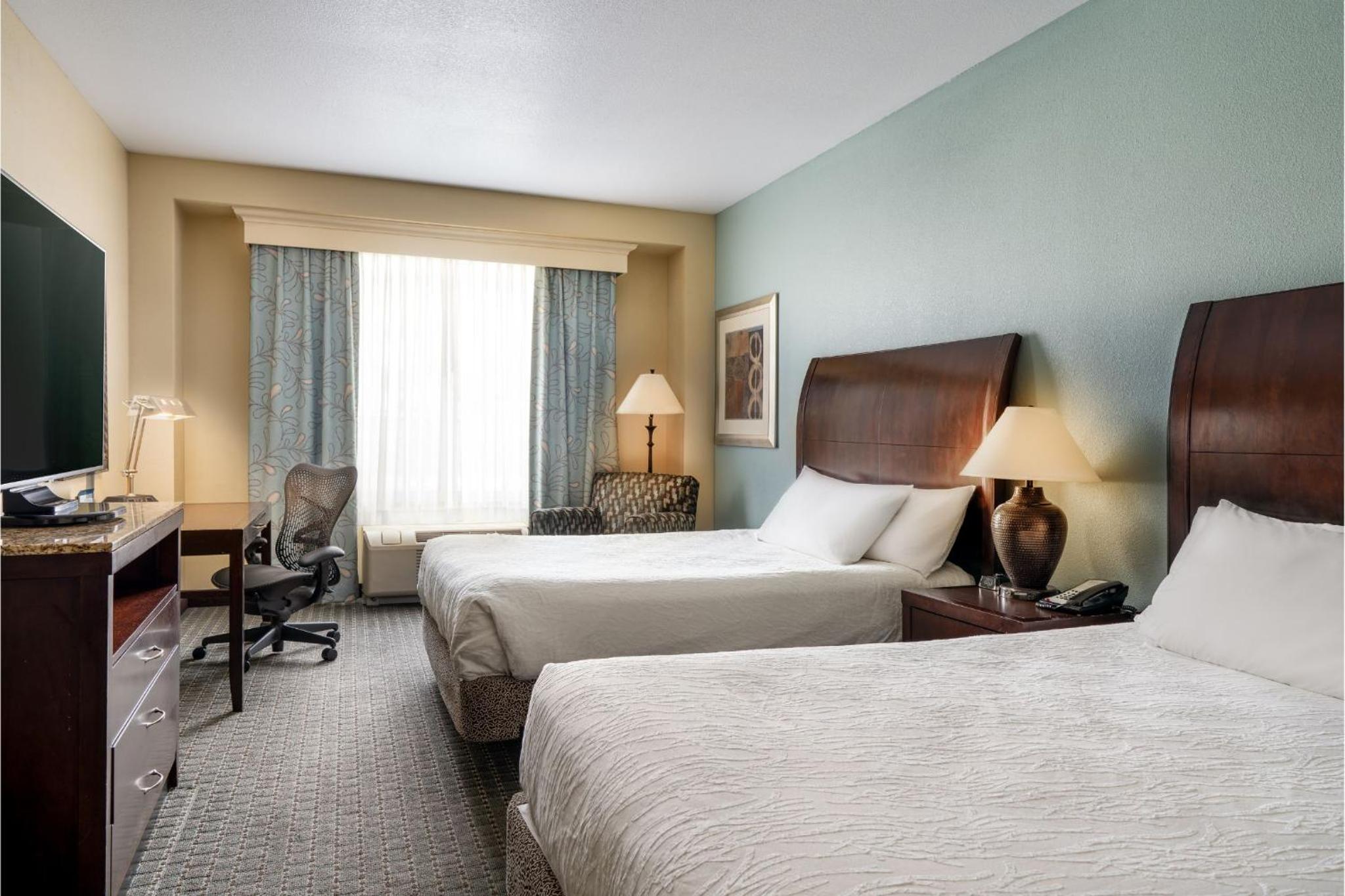 Queen Room with Two Queen Beds - Photo 3