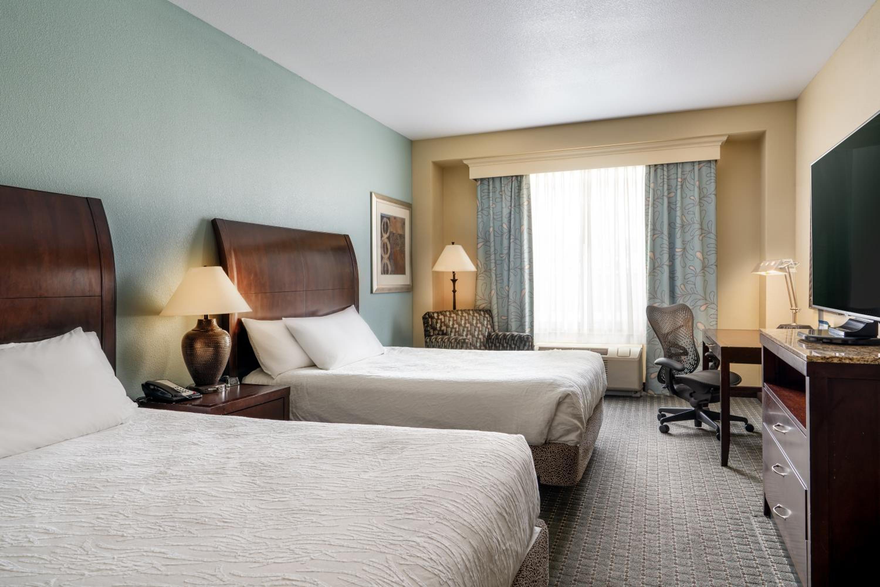 Queen Room with Two Queen Beds and Accessible Tub - Mobility Access - Photo 3