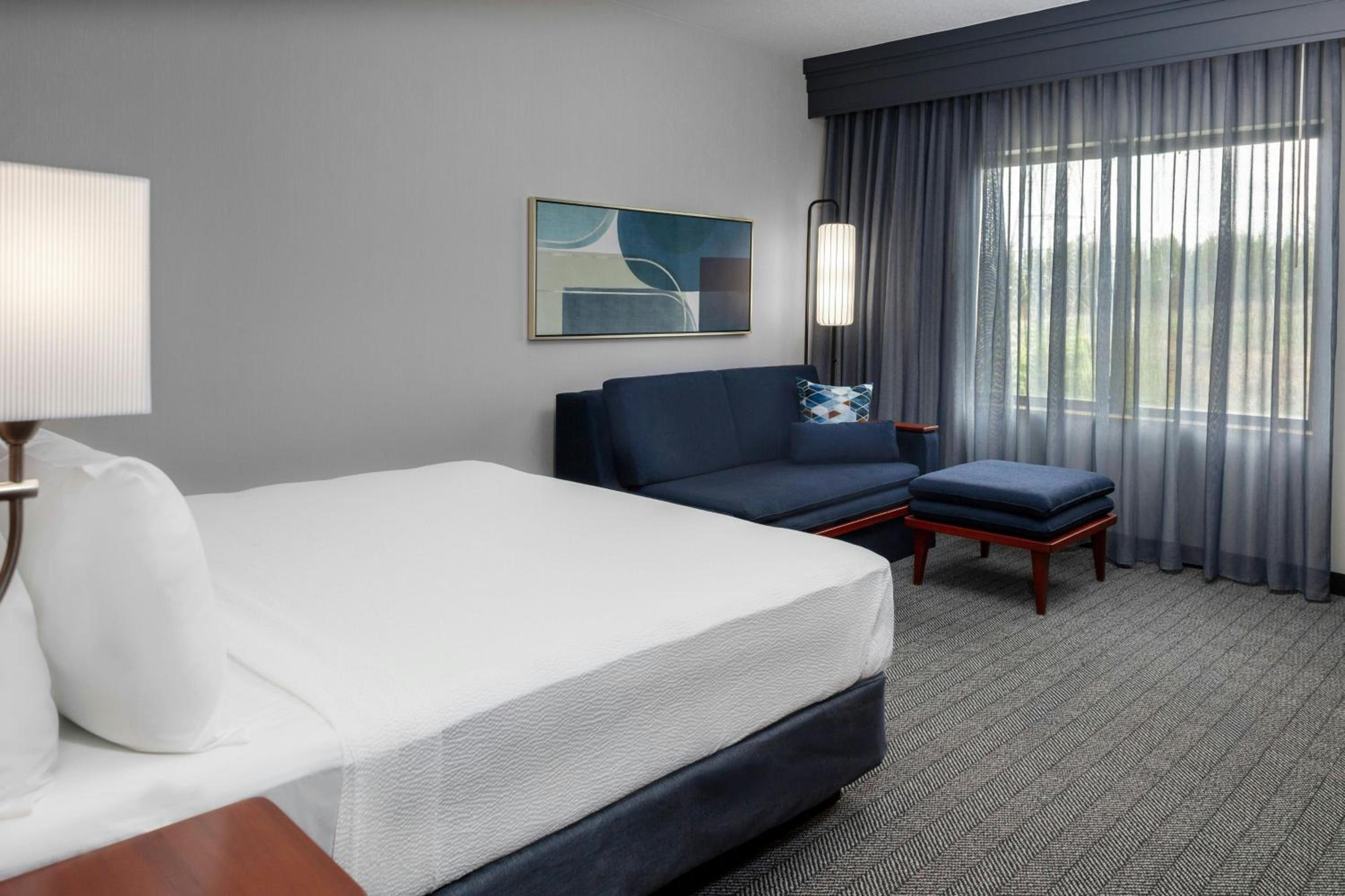 King Room with Sofa Bed - Hearing Accessible - Photo 6