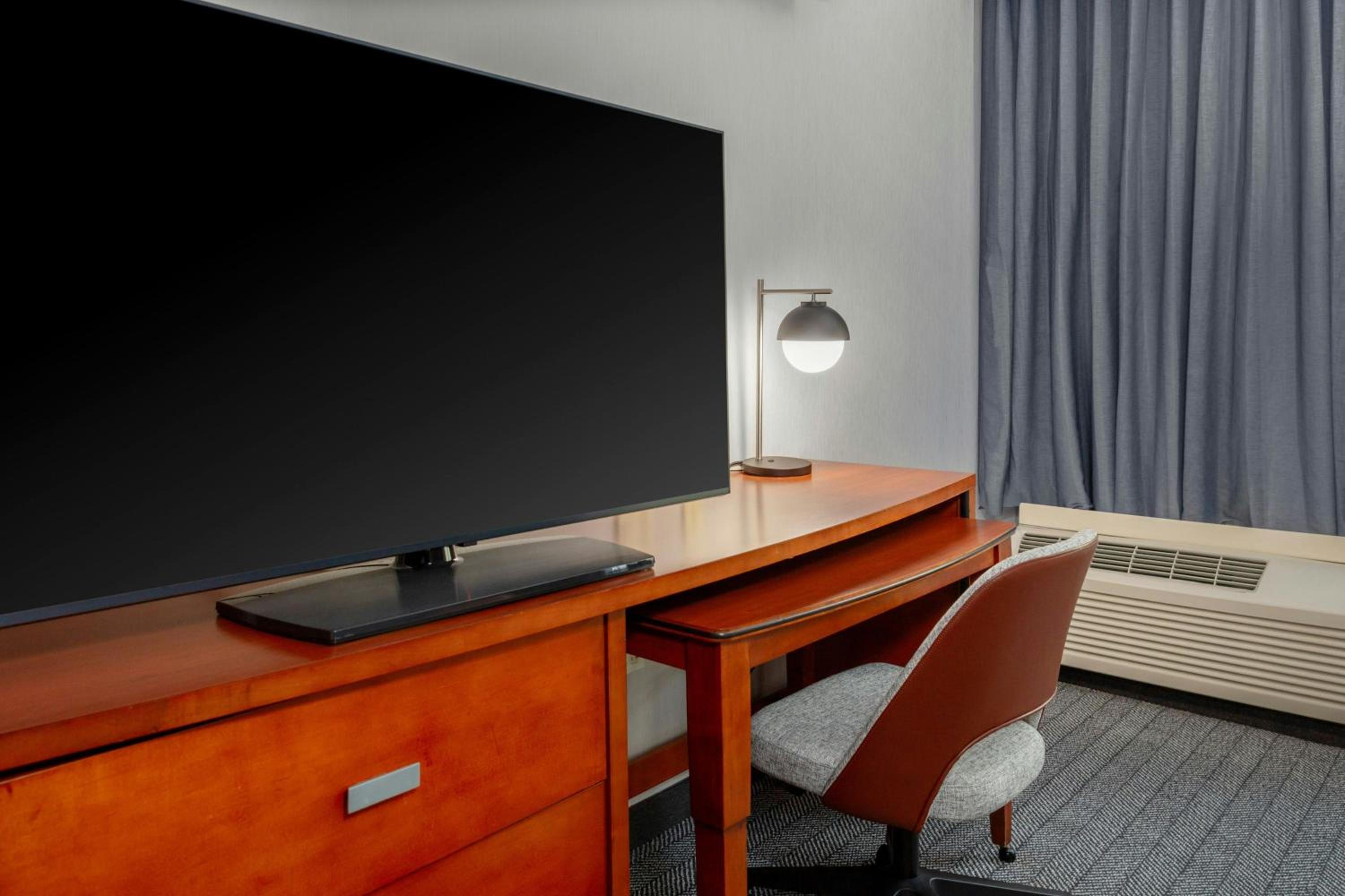King Room with Sofa Bed - Hearing Accessible - Photo 7