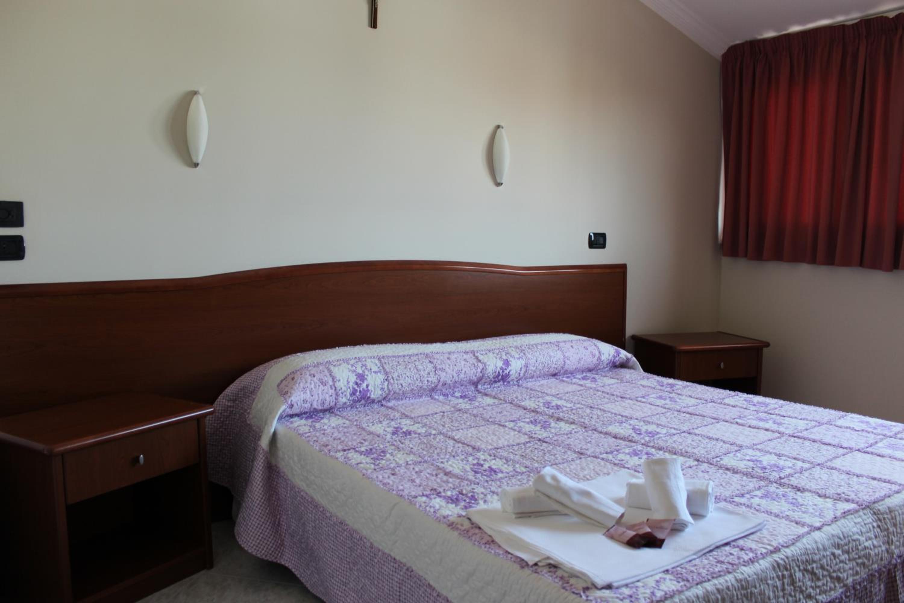 Basic Double Room photo 2