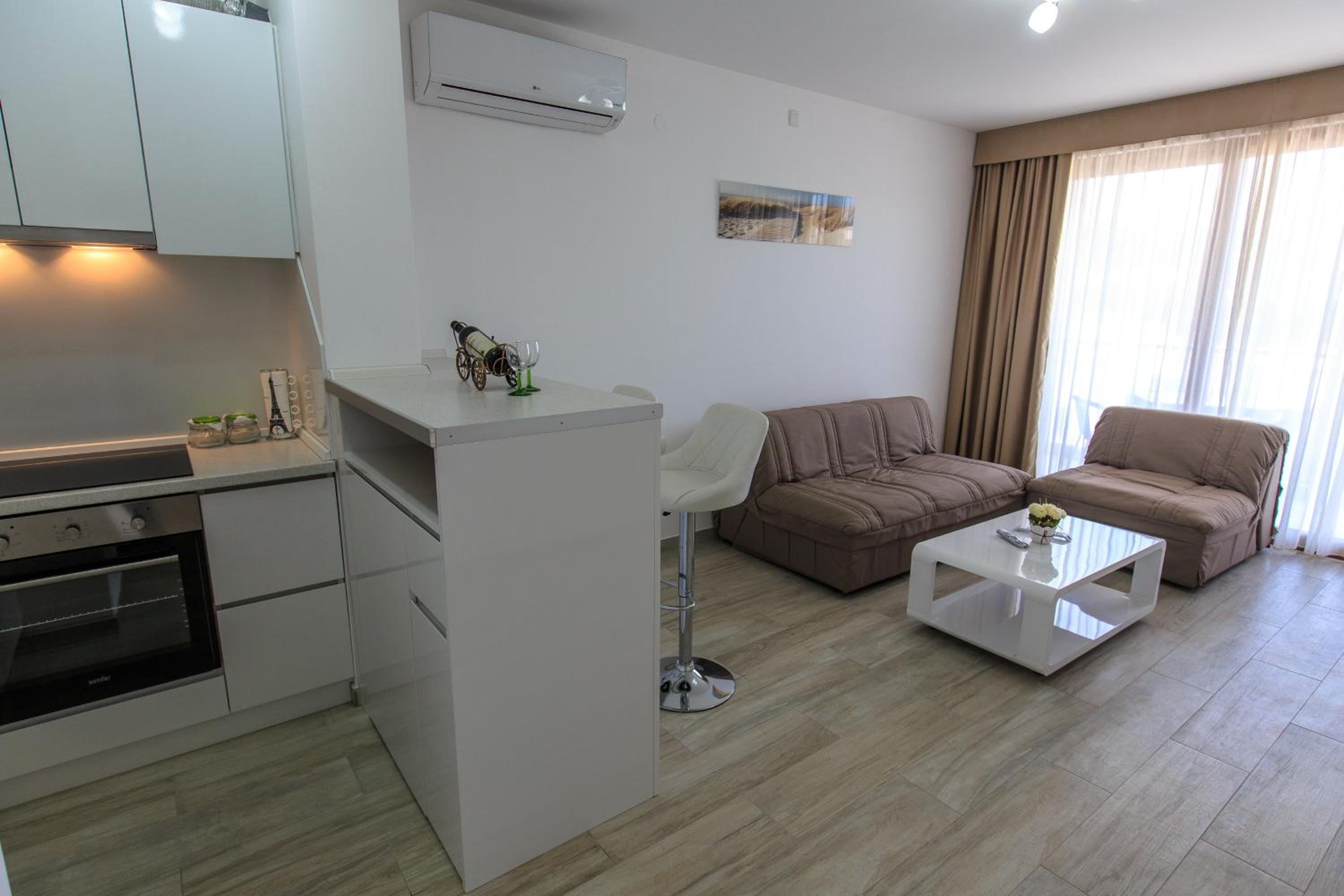 One-Bedroom Apartment photo 2