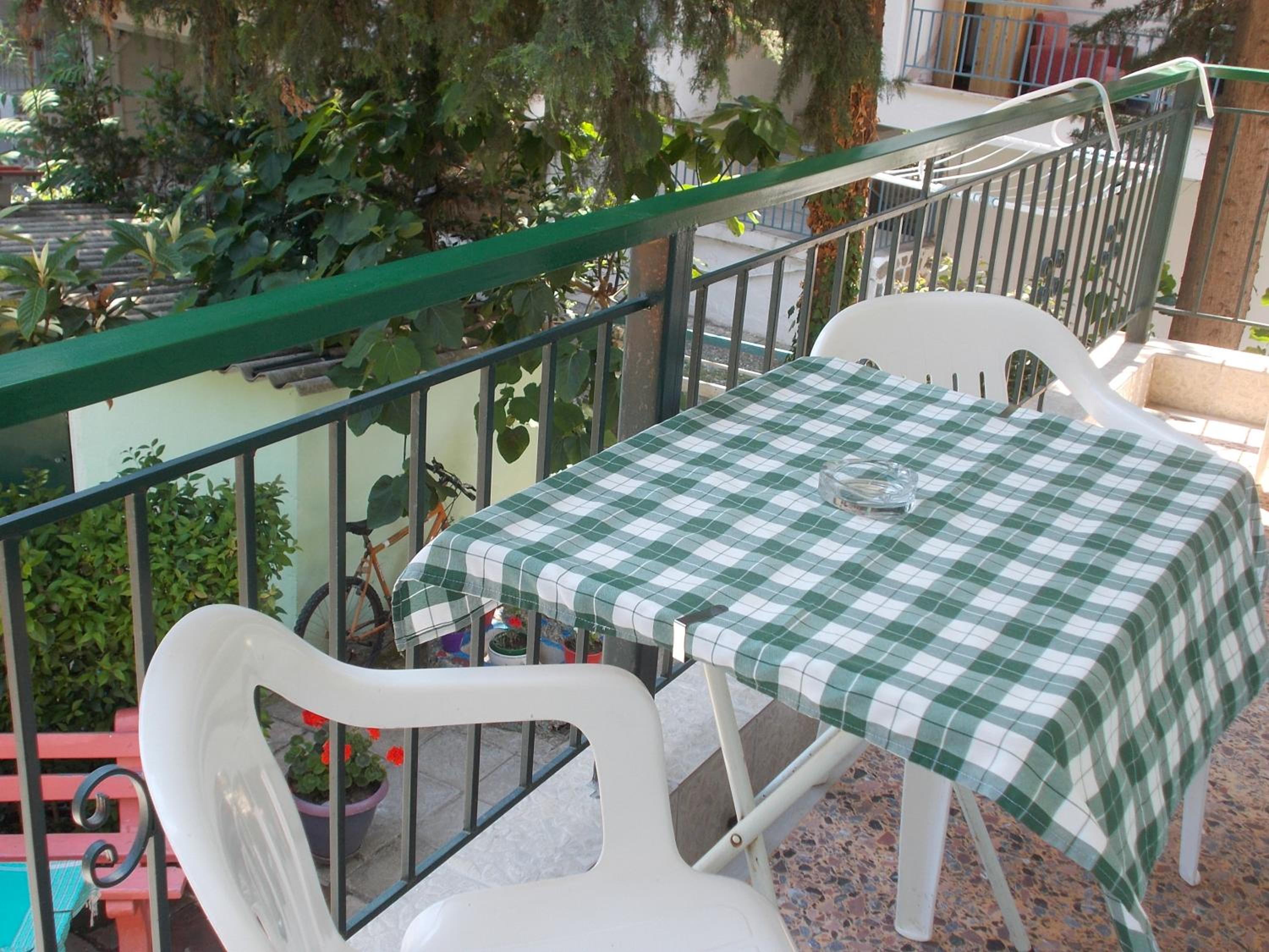One-Bedroom Apartment with Balcony - Photo 2