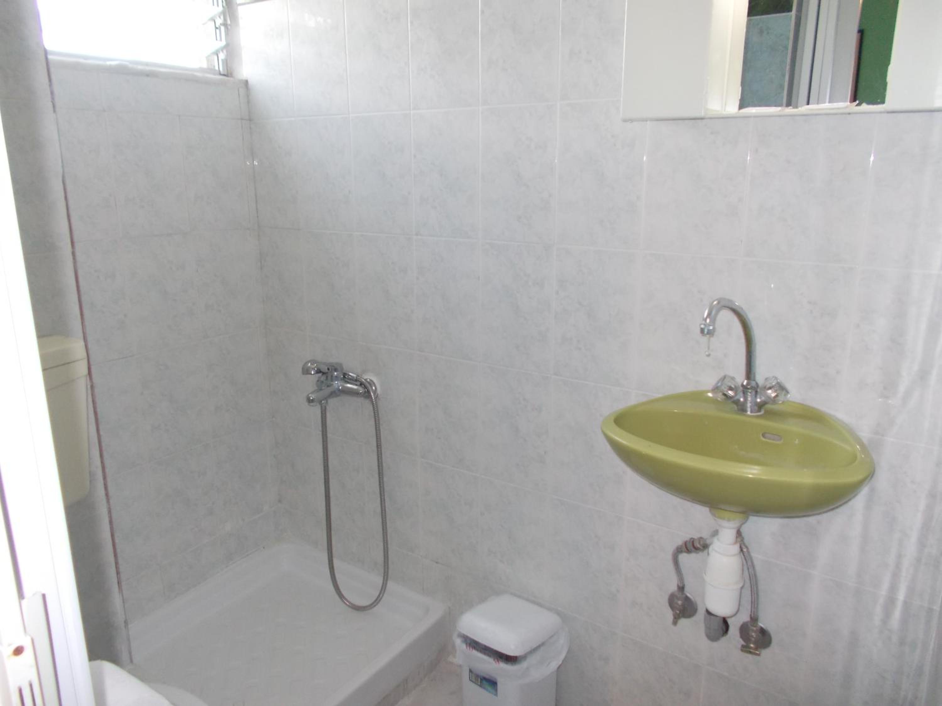 Studio (2 Adults) Double Bed - Photo 9