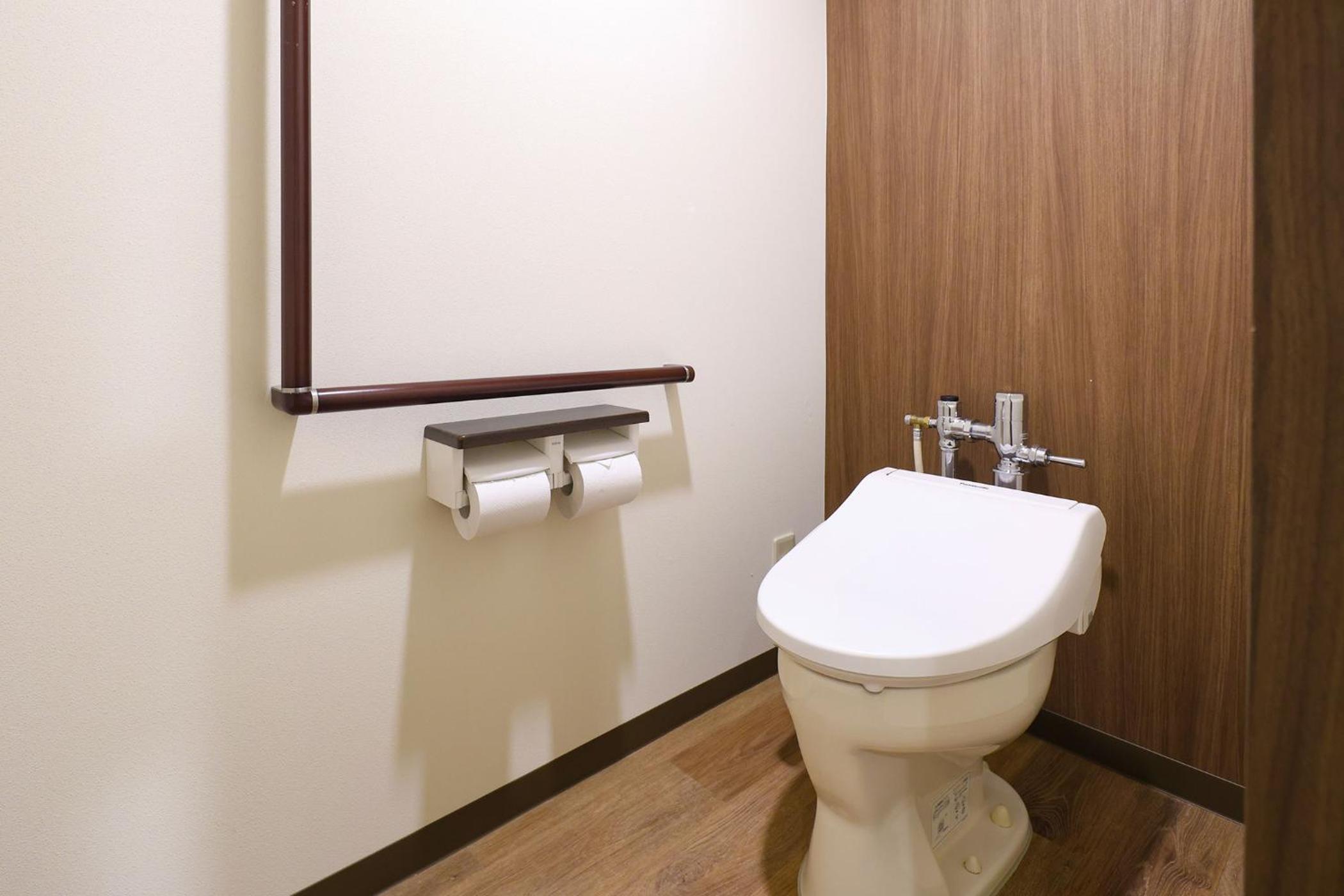 Superior Japanese-Style Twin Beds holds 3 people - Shower Only - Non-Smoking