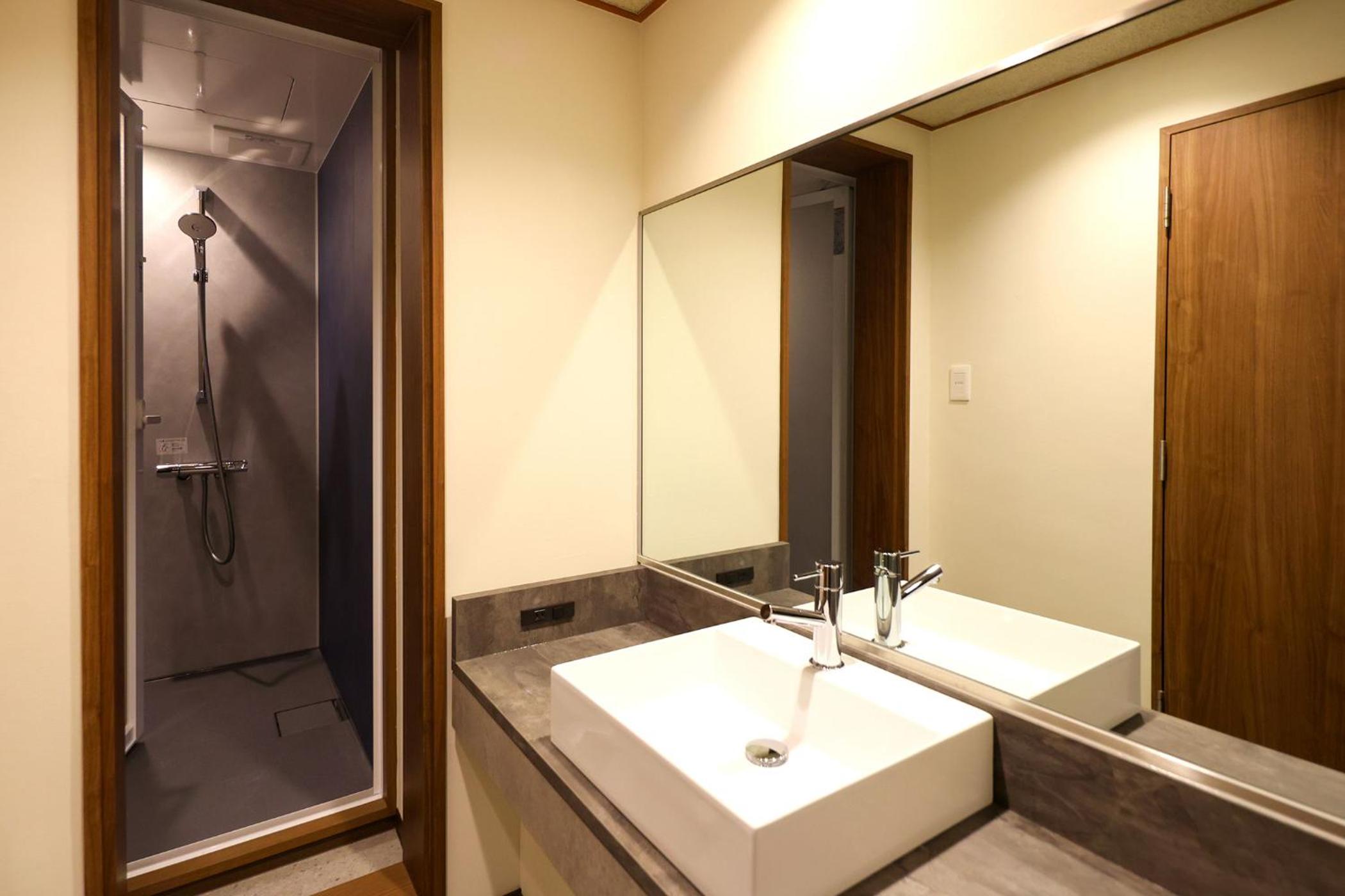 Standard Japanese-Western-Style-Room 40 sqm - Shower Only - Non-Smoking