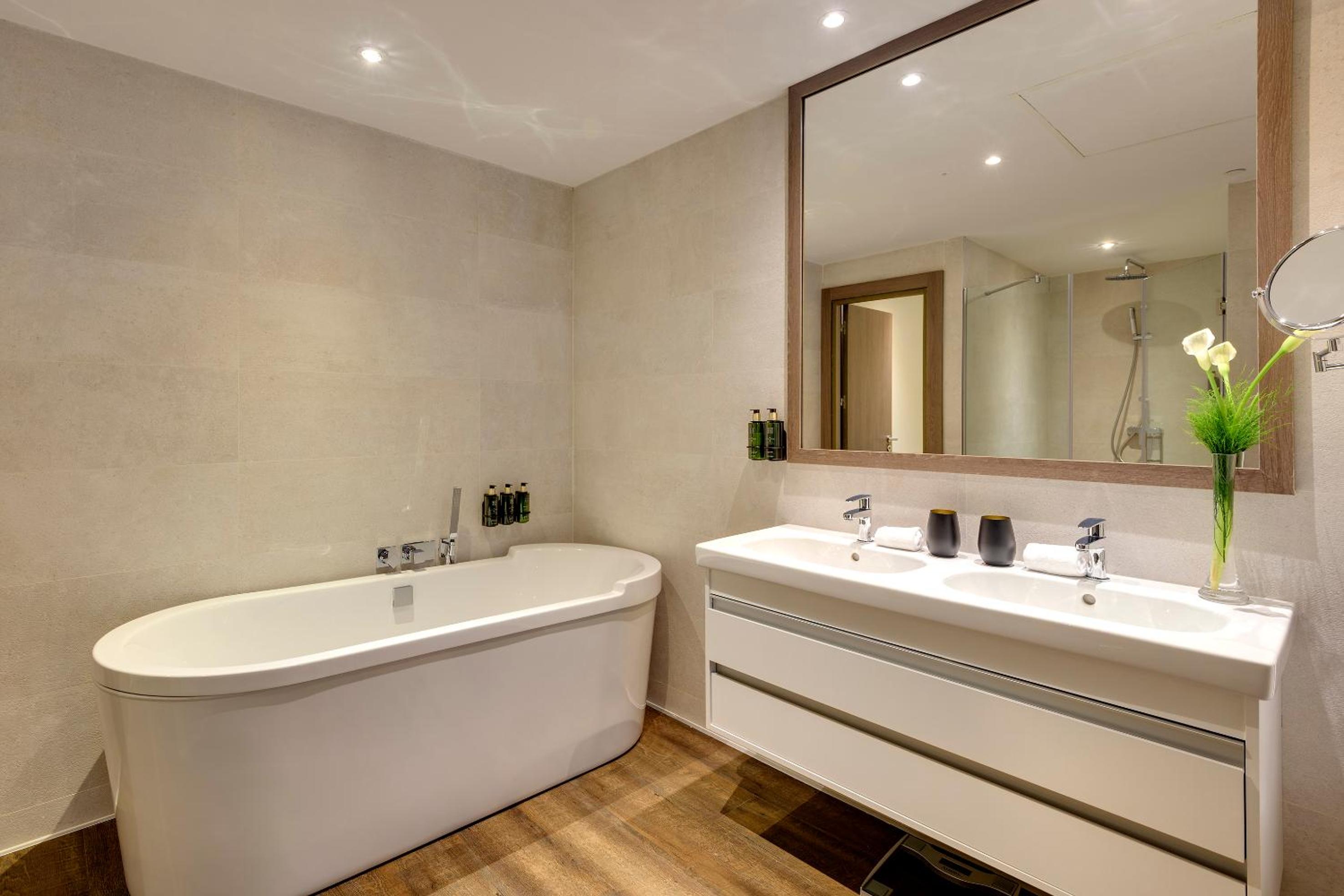 Premium The Level Room with Bathtub