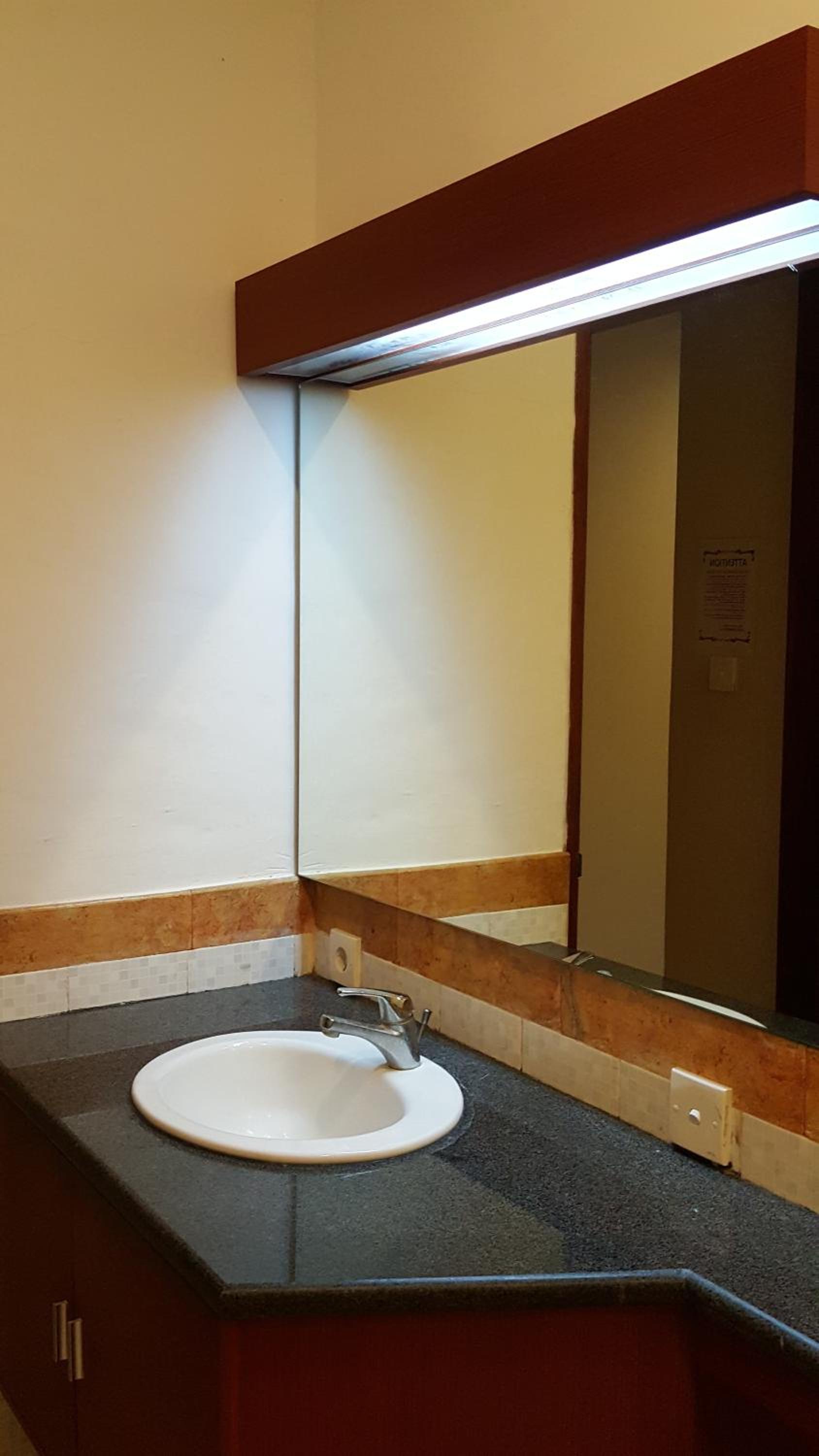 Double or Twin Room with Air-Conditioning - Photo 6