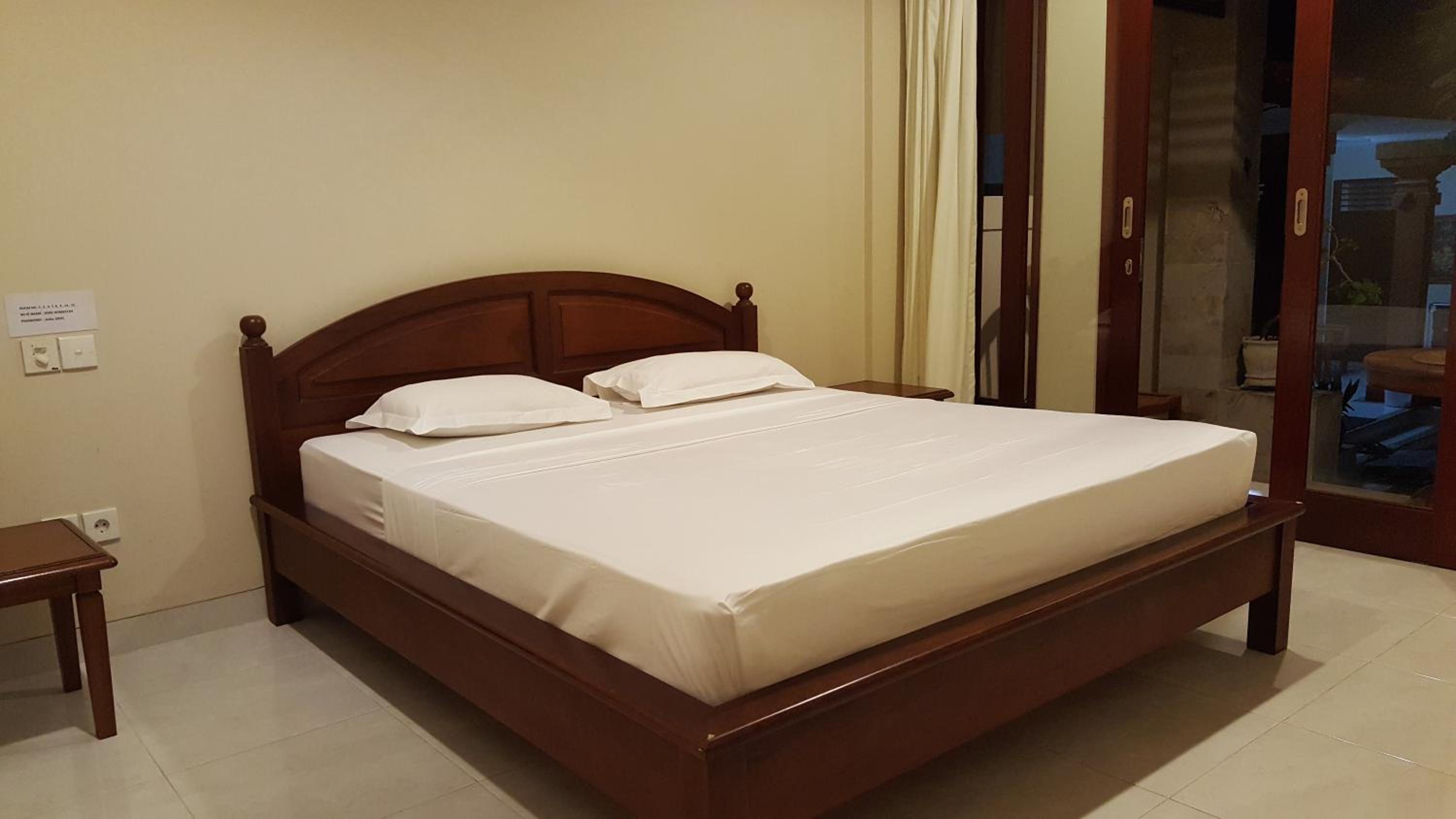 Double or Twin Room with Air-Conditioning - Photo 2