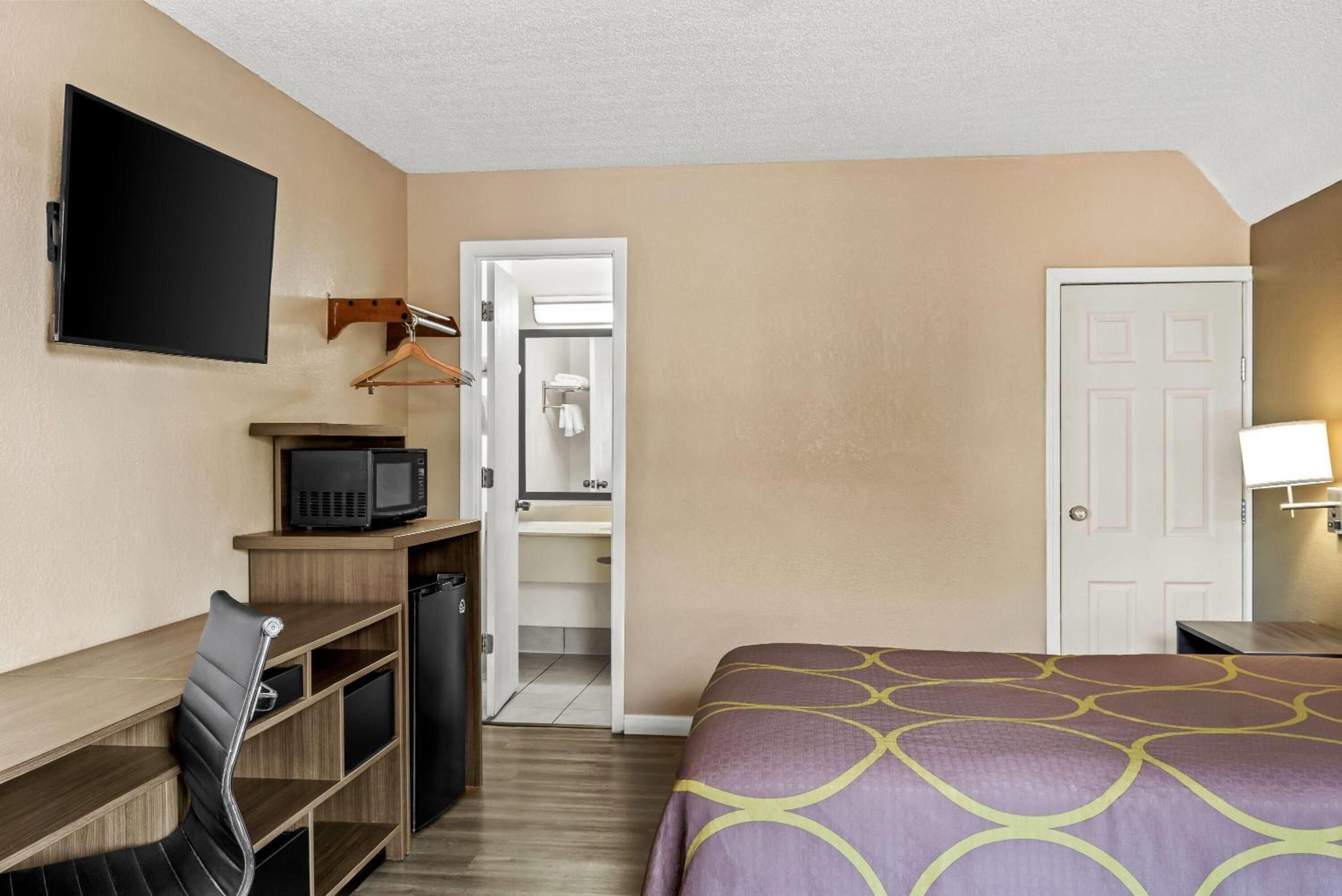 Double Room - Non-Smoking photo 2