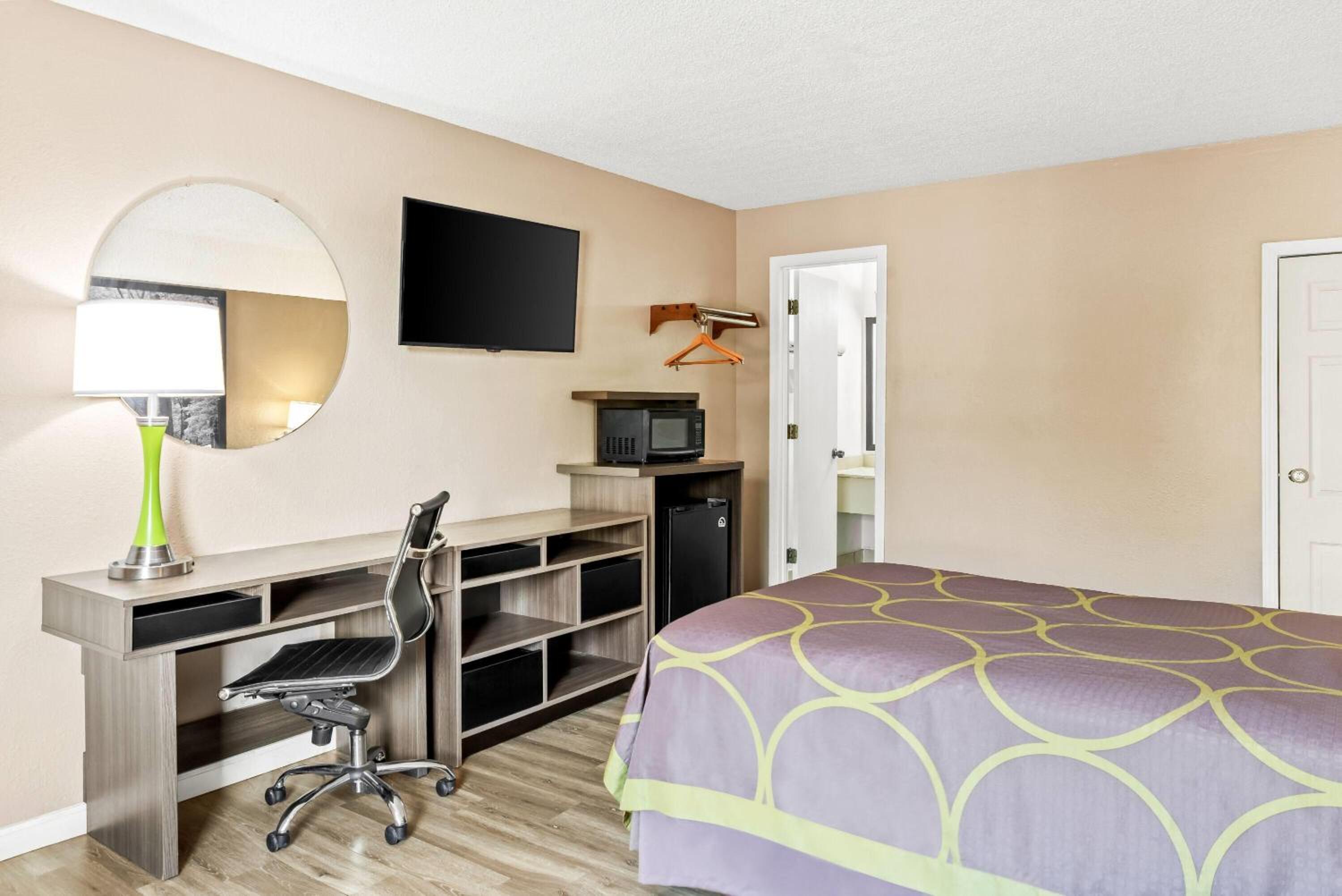 Double Room - Non-Smoking photo 3