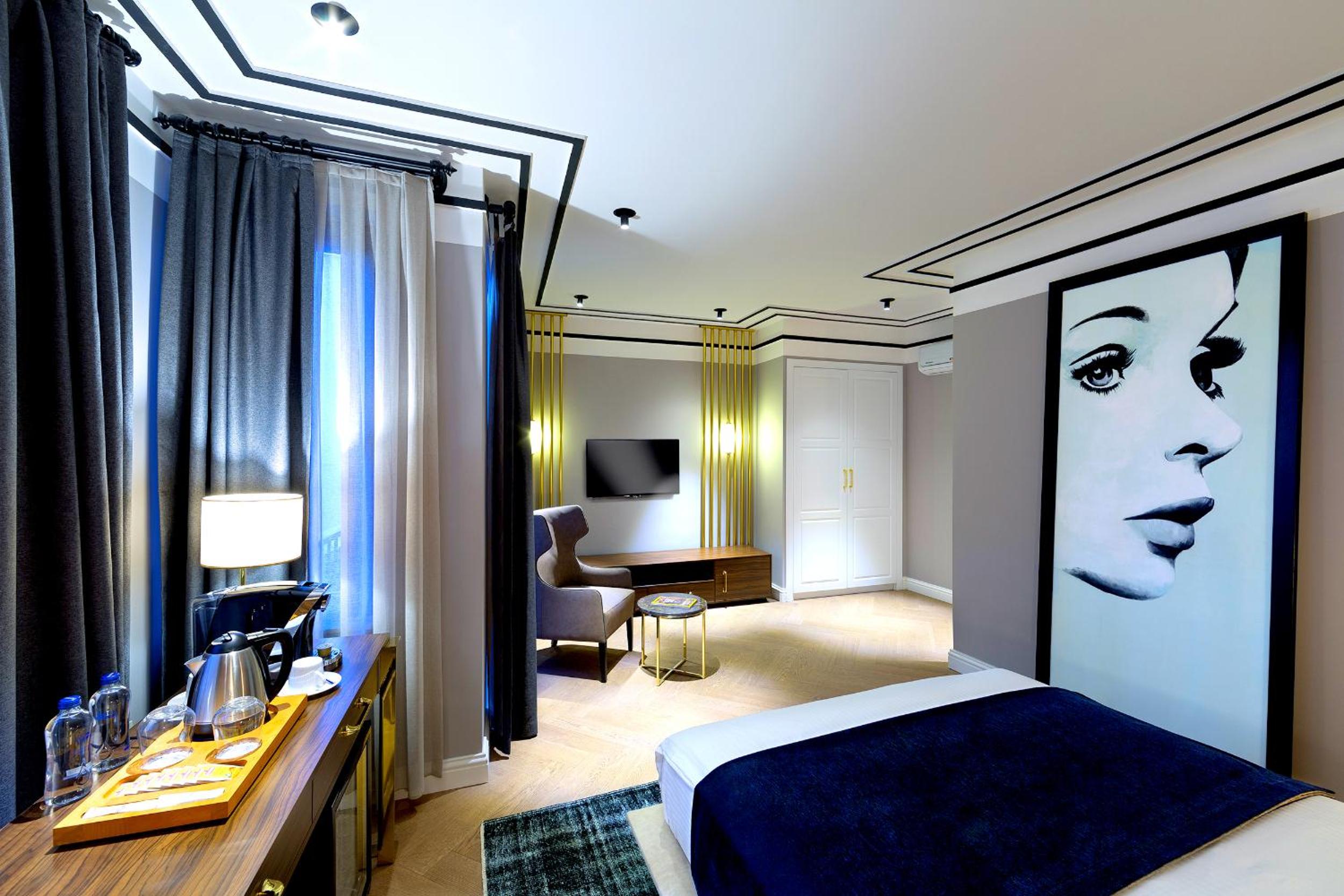 Deluxe Room with Extra Bed photo 1