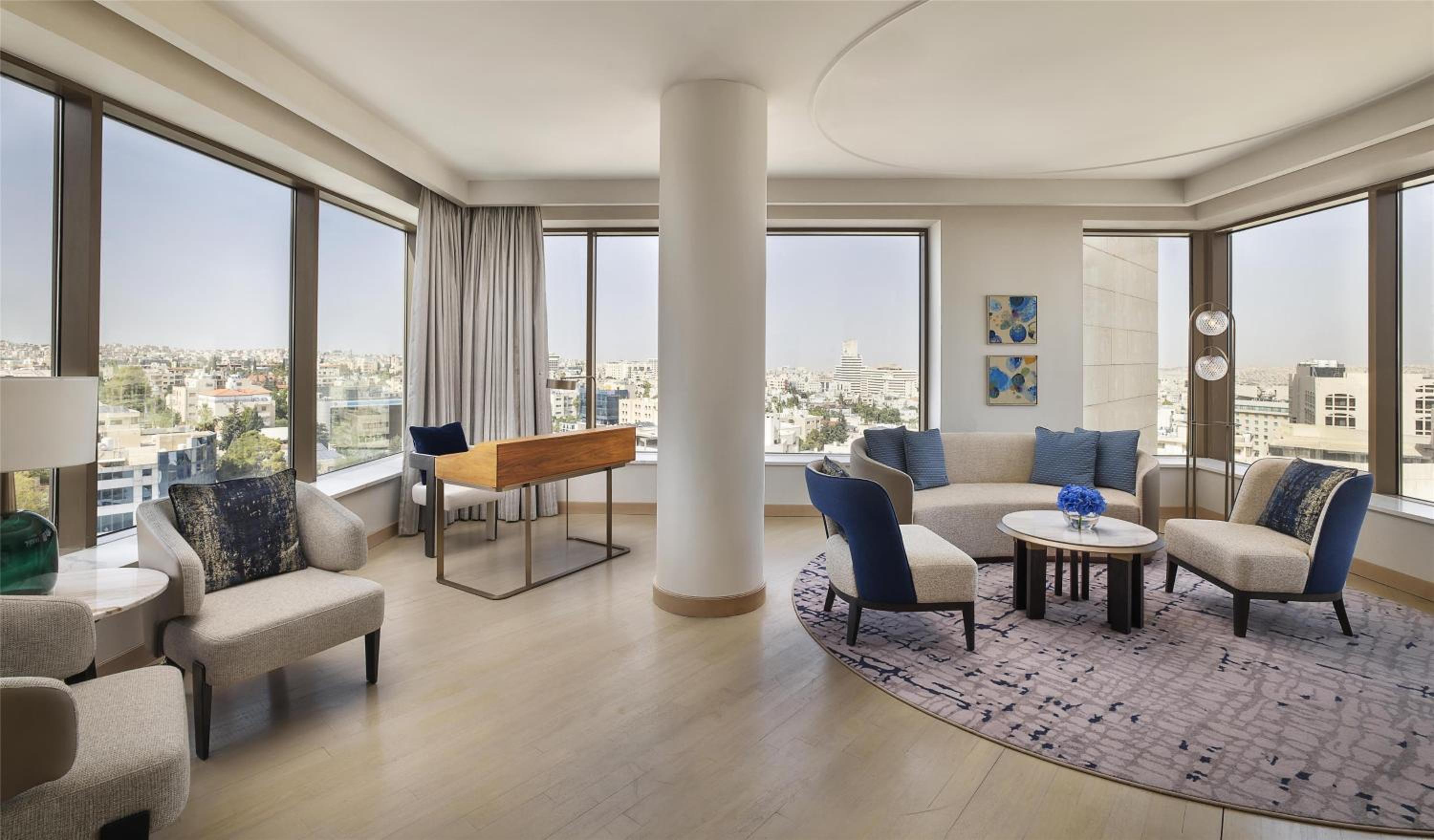 Ambassador King Suite - Club Signia