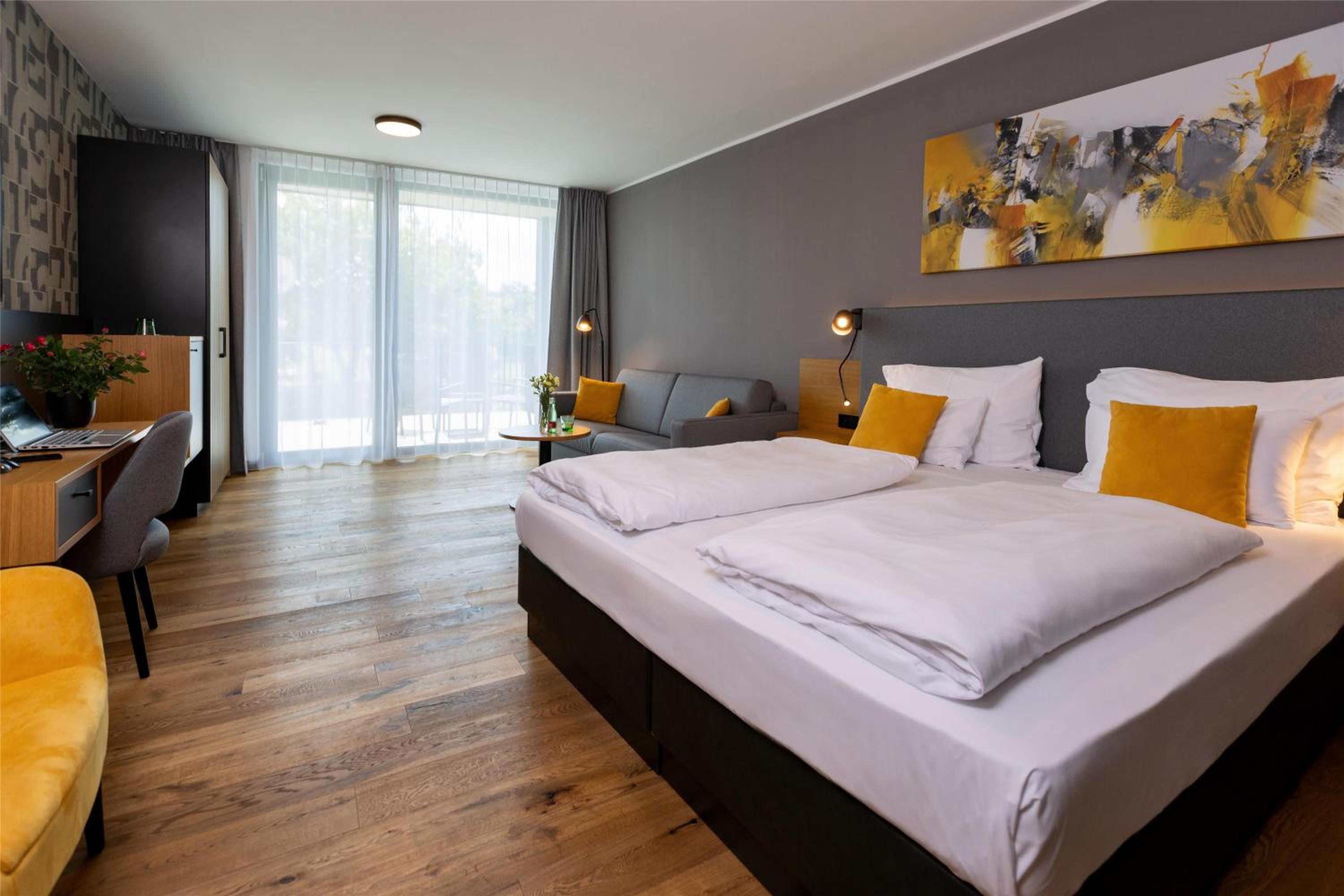 Family Room with Two Single Beds and Sofa Bed - Disability Access/Balcony - Photo 7