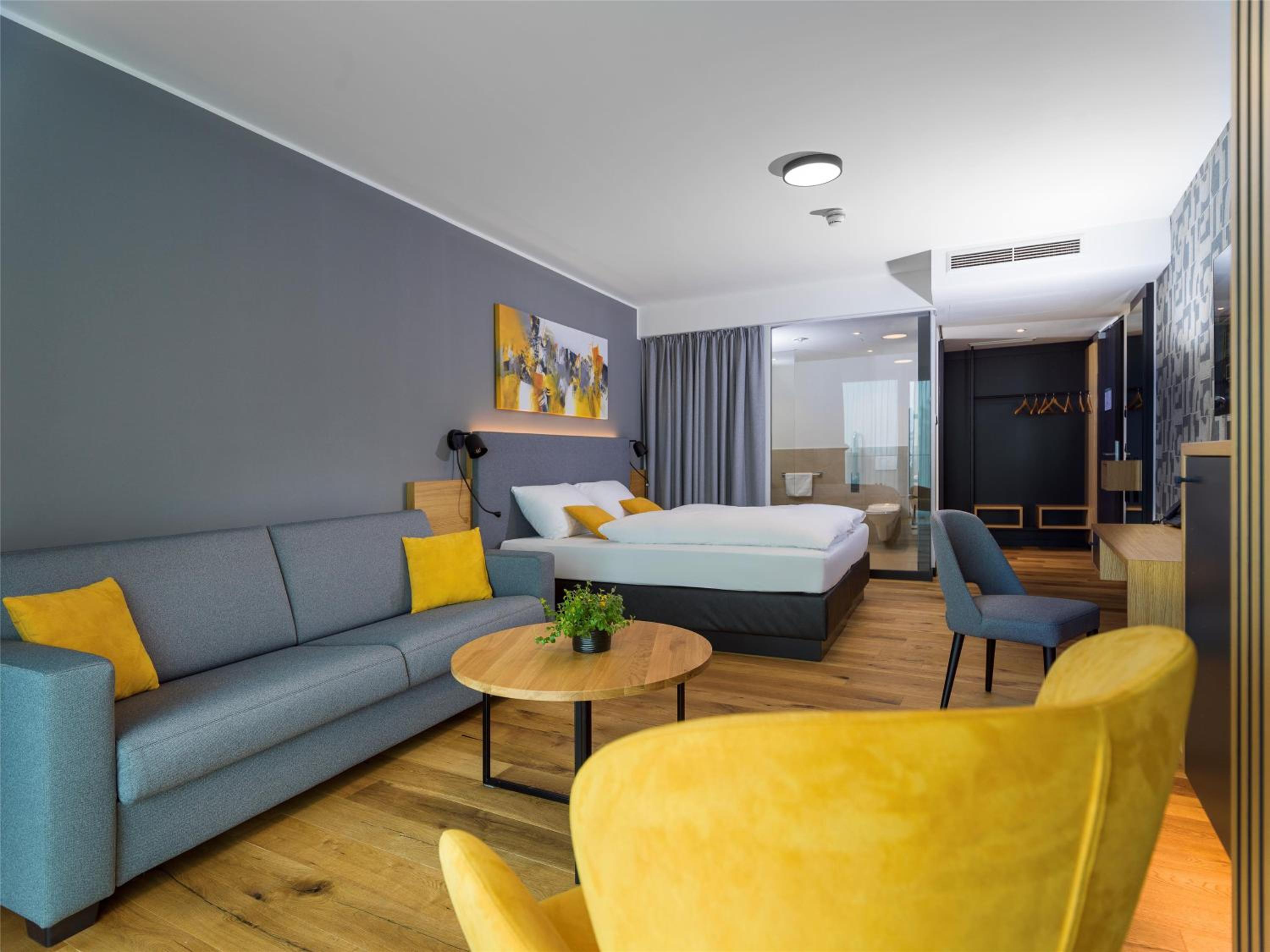 Family Room with Two Single Beds and Sofa Bed - Disability Access/Balcony - Photo 8