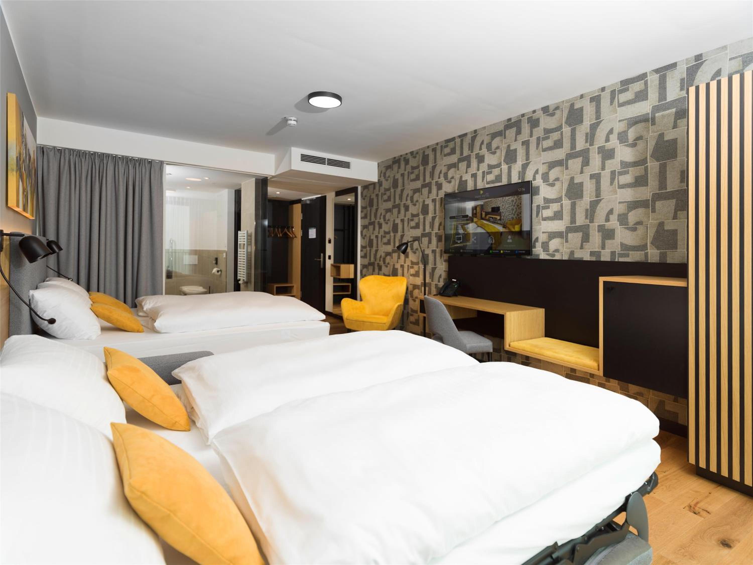 Family Room with Two Single Beds and Sofa Bed - Disability Access/Balcony - Photo 9