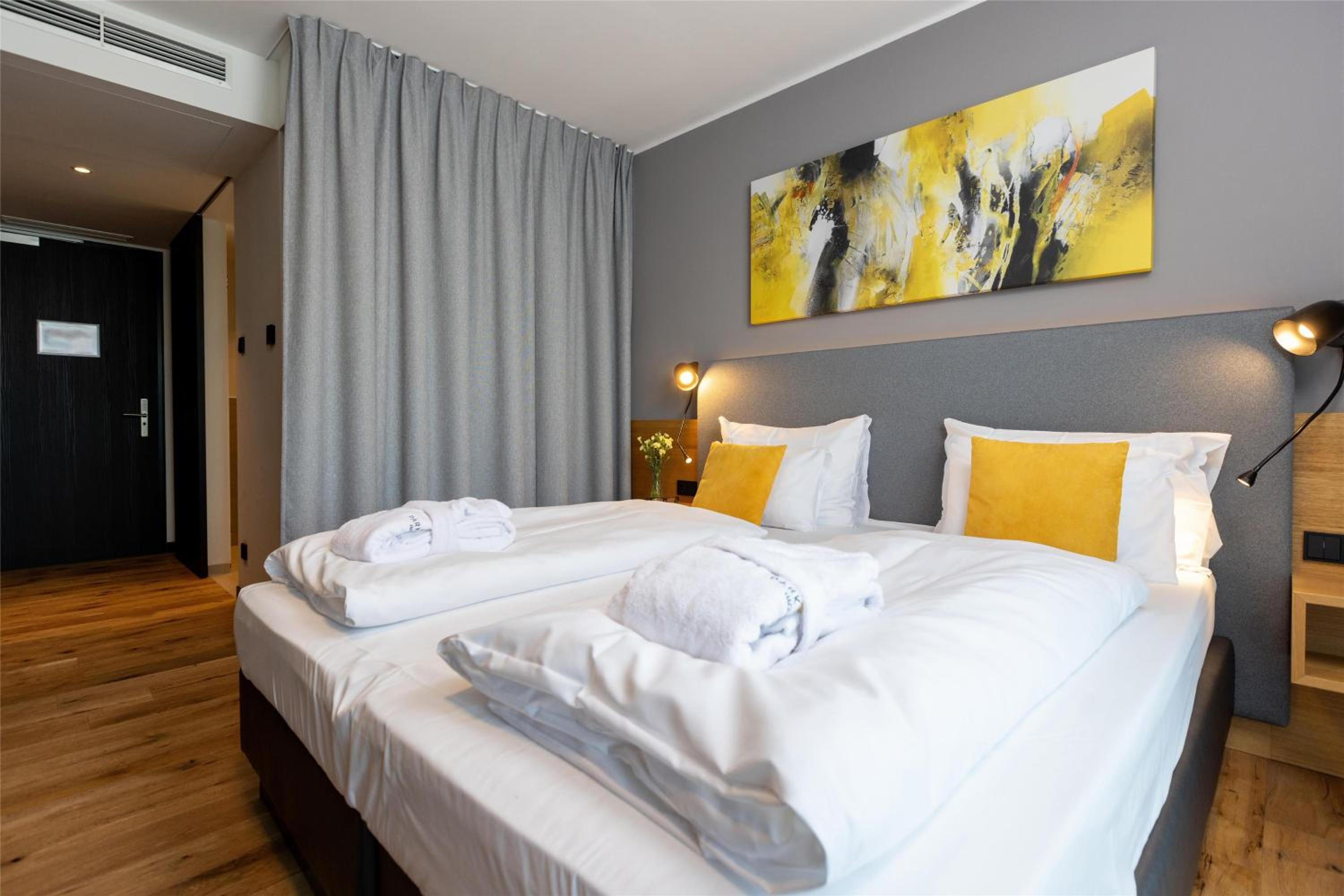 Comfort Twin Room with Balcony - Photo 15