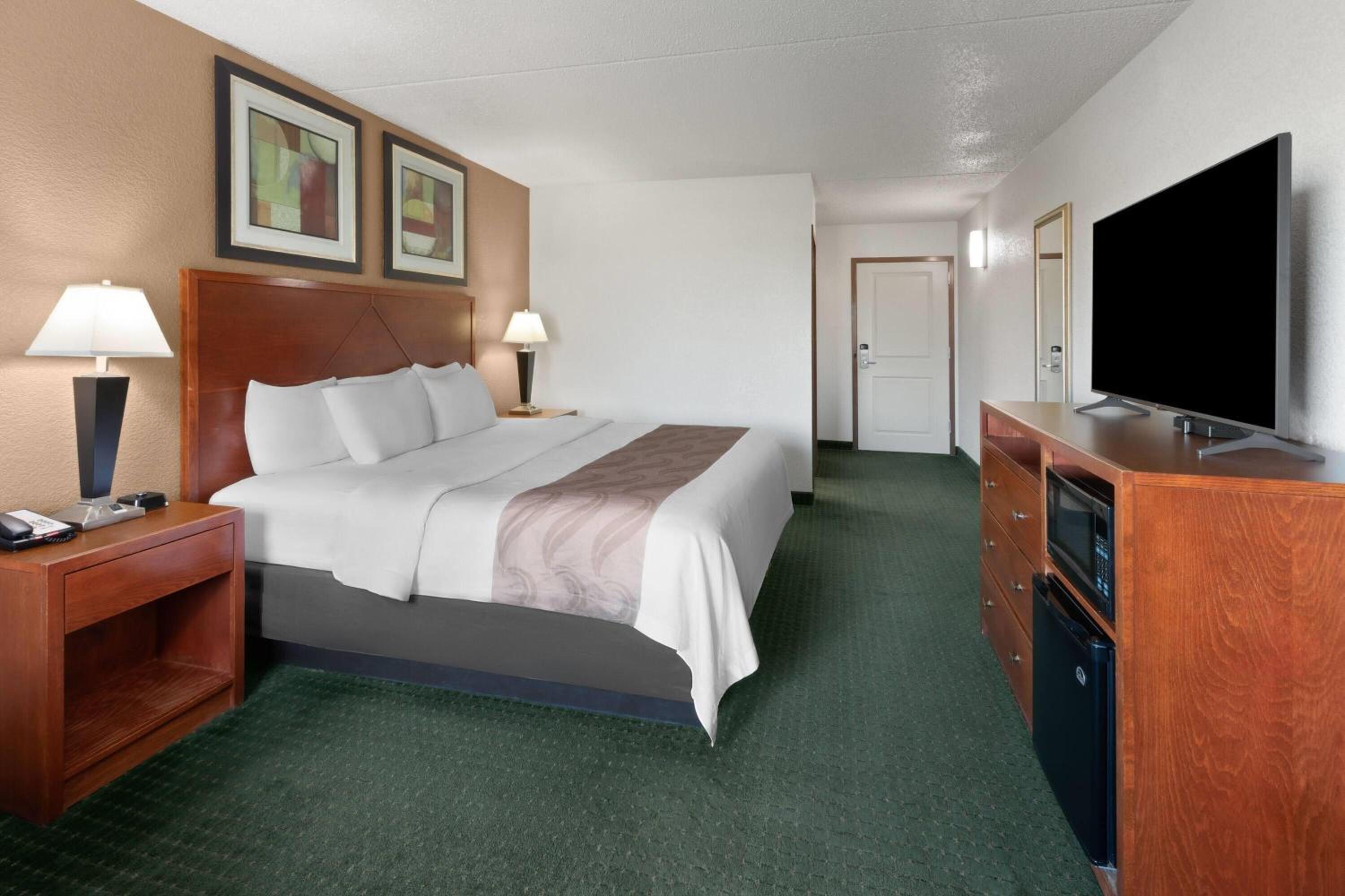 King Room - Non-Smoking - Photo 2