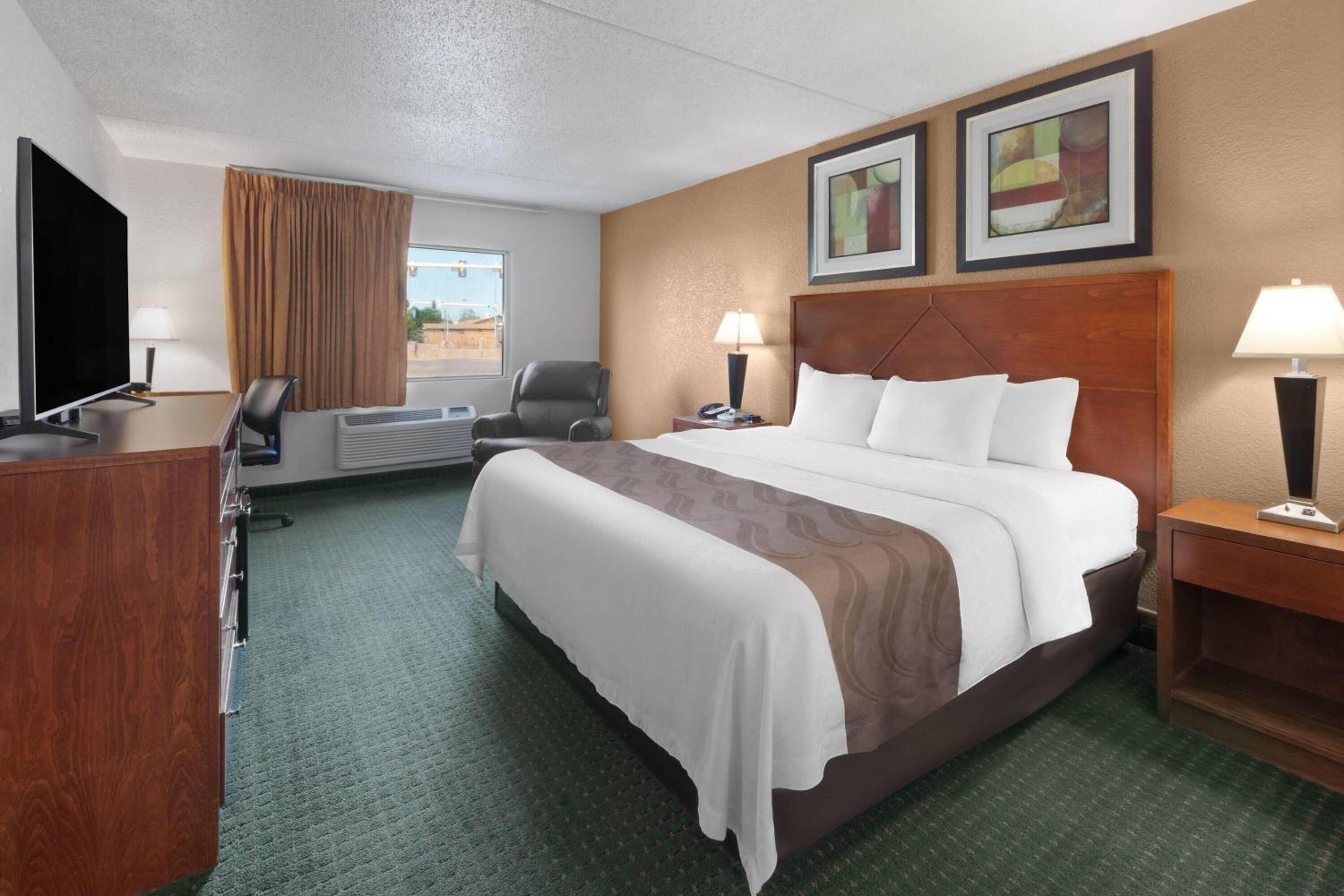 King Room - Non-Smoking - Photo 1
