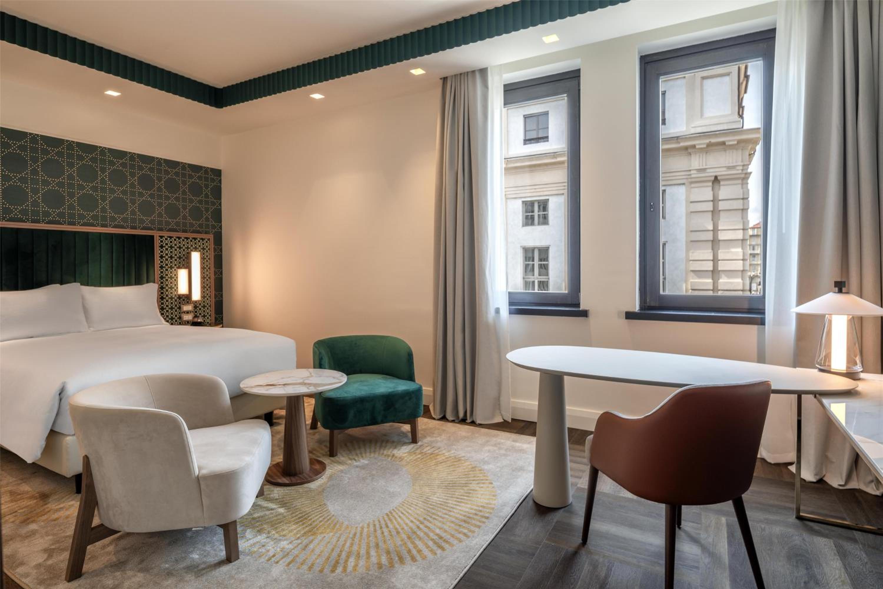 Deluxe Queen Room - Mobility Accessible