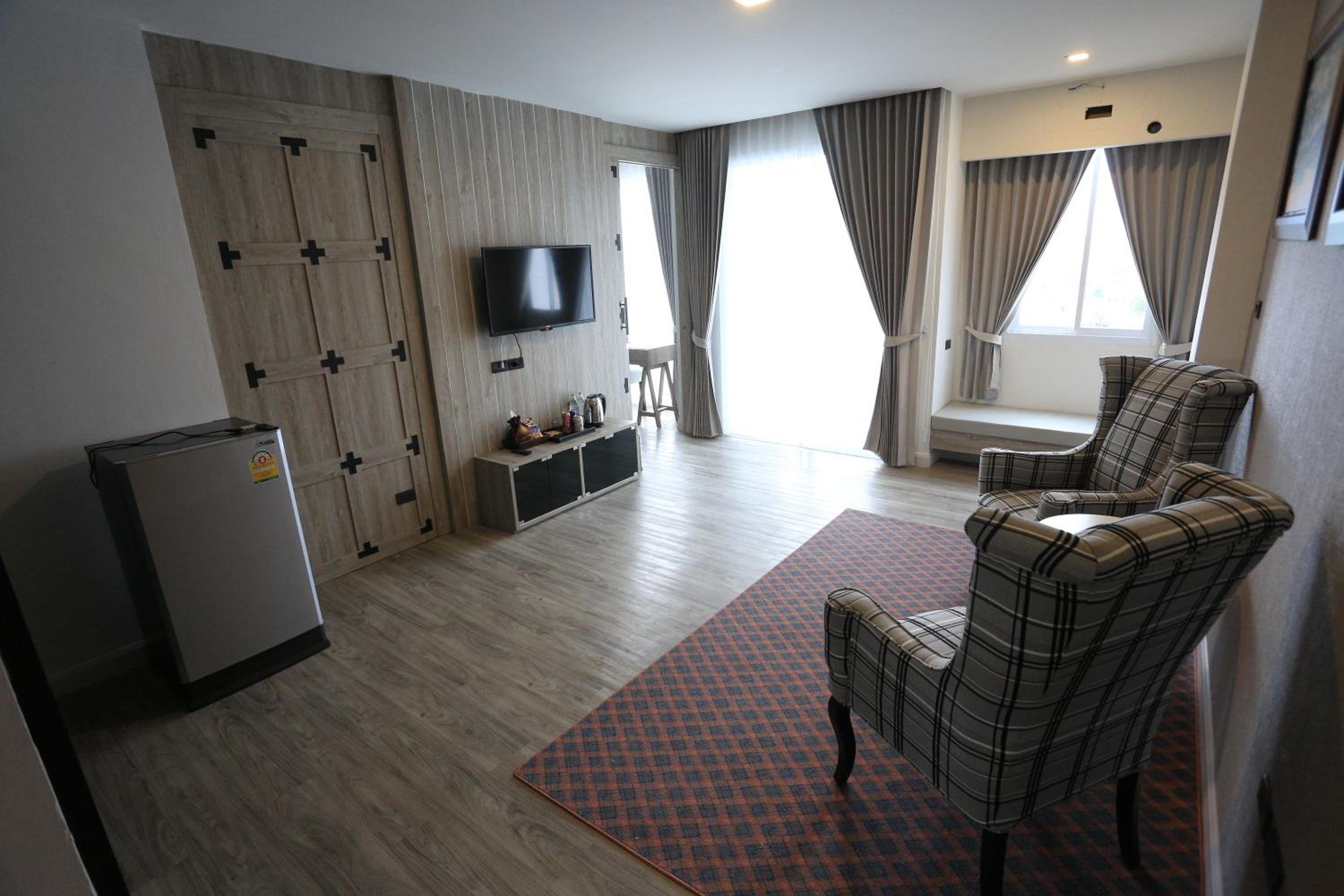 Suite - Photo 2