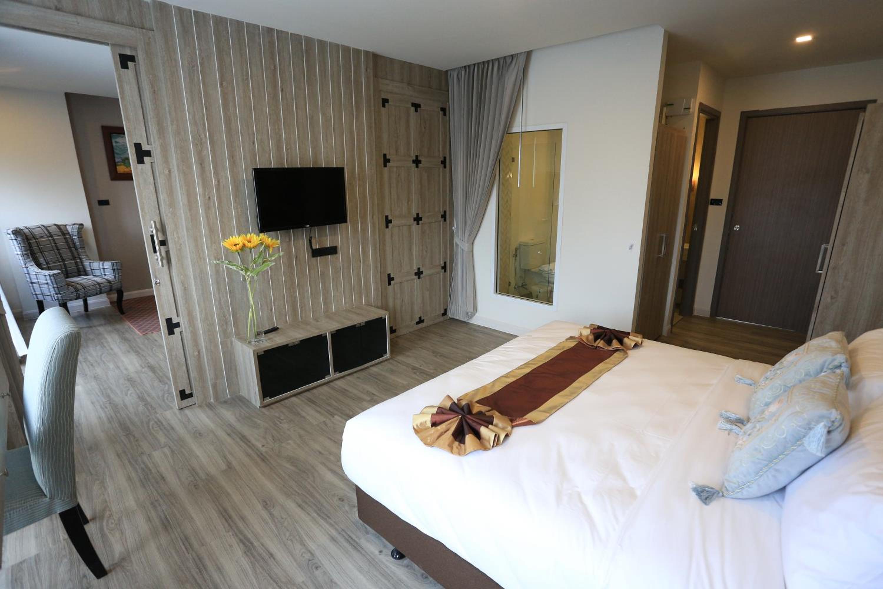 Suite - Photo 4