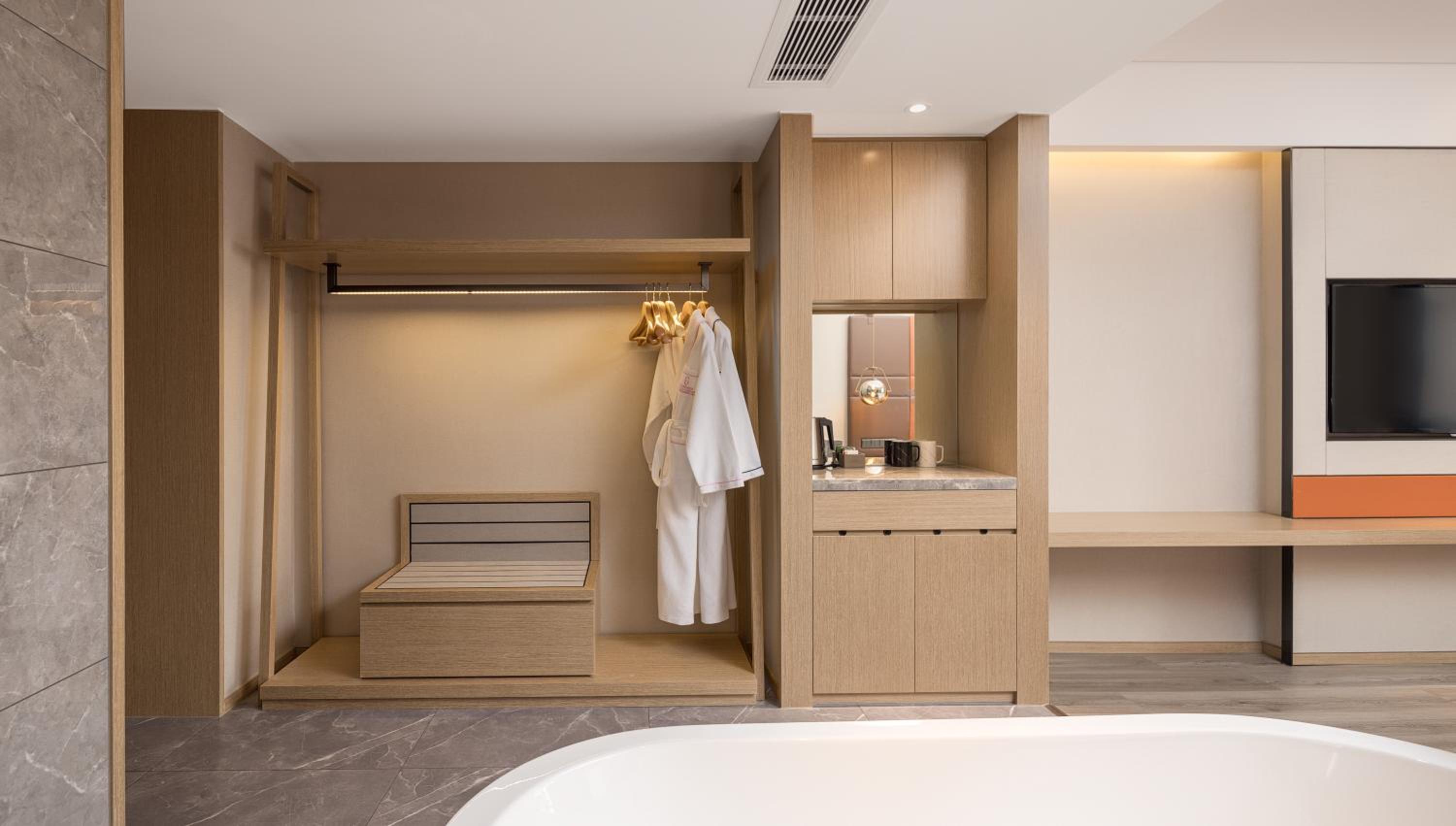 Superior Business King Bed Room - Photo 3