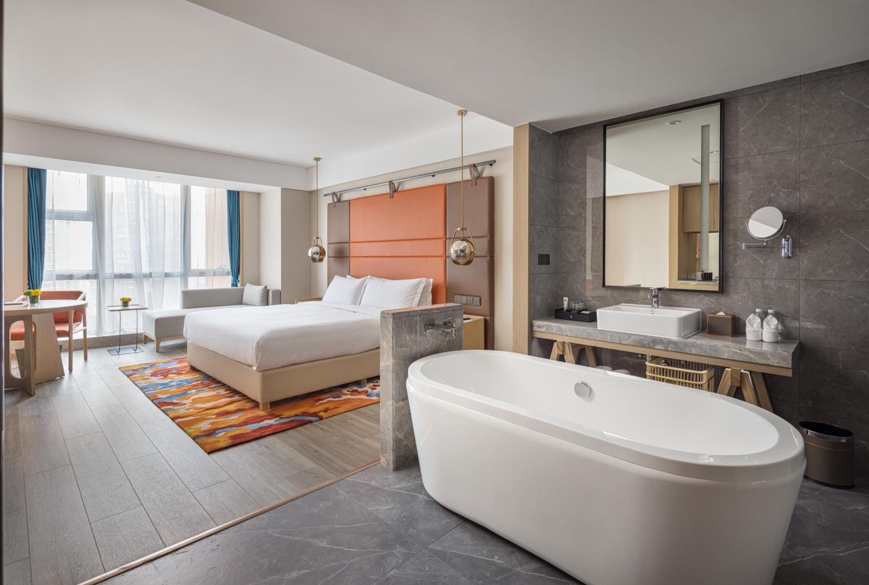 Superior Business King Bed Room - Photo 4