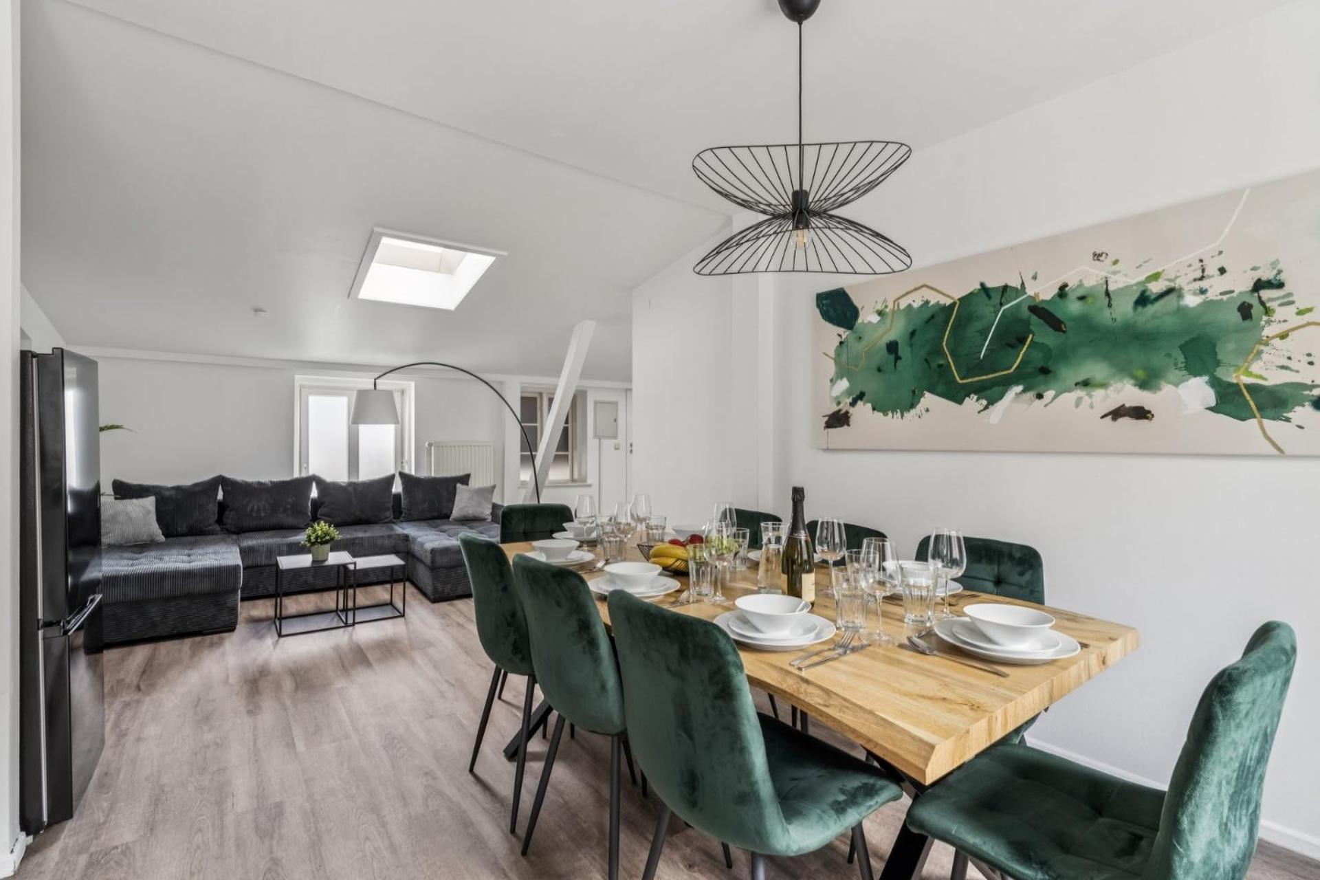 Three-Bedroom Apartment with View photo 2