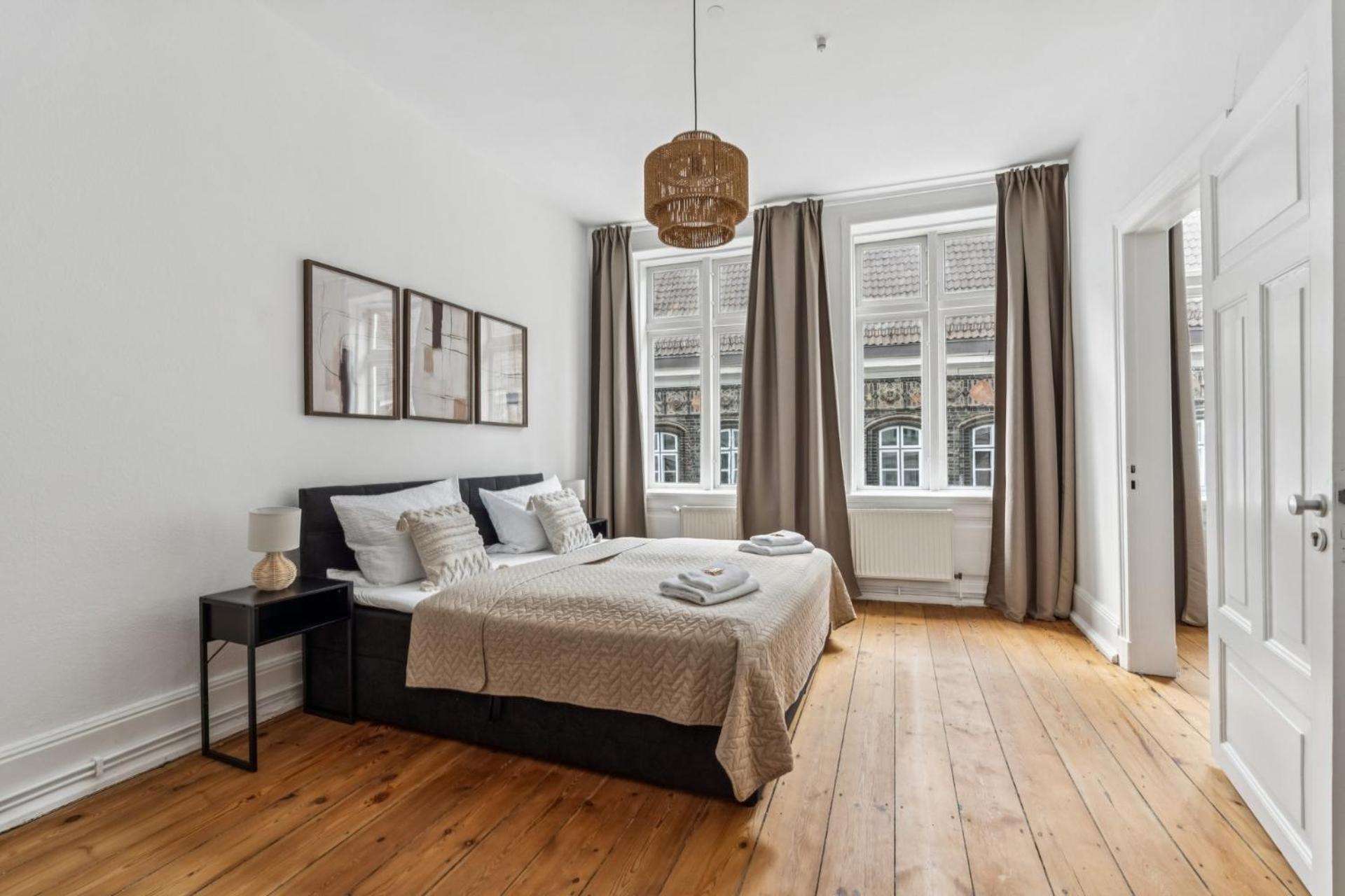 Three-Bedroom Apartment with View photo 1