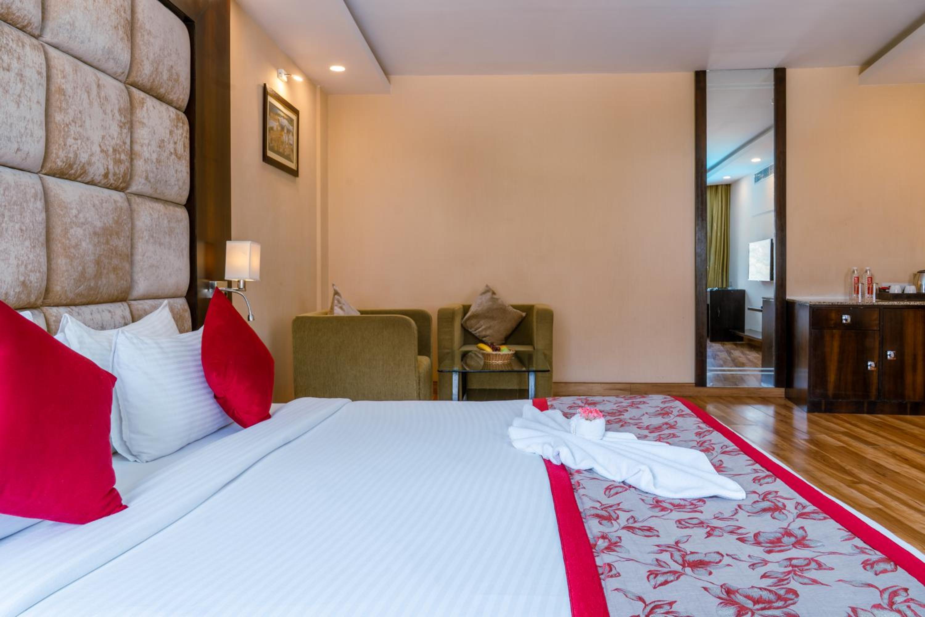 Double Room with Pool View photo 3