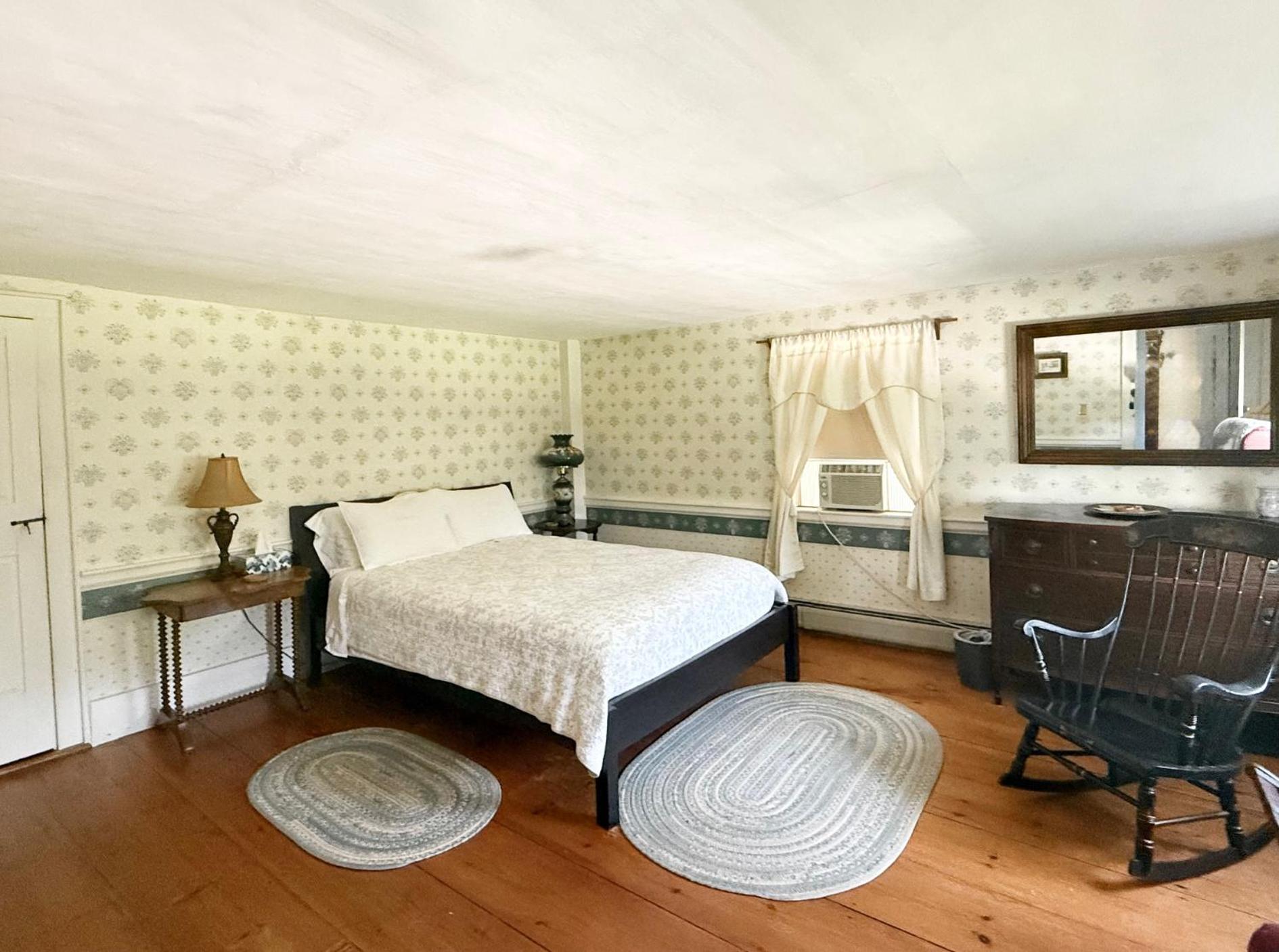 Deluxe King Room photo 2