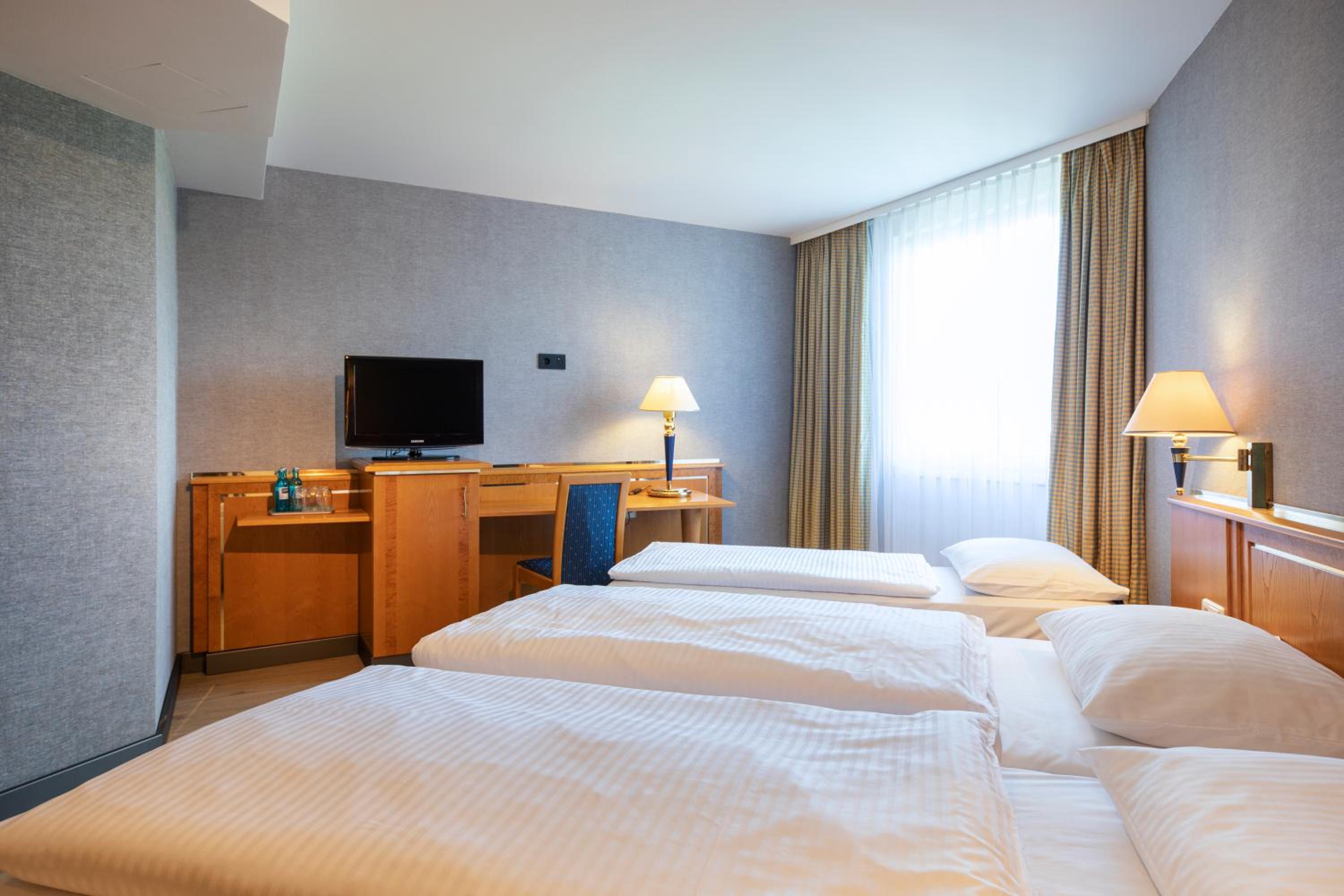 Economy Triple Room - Photo 6
