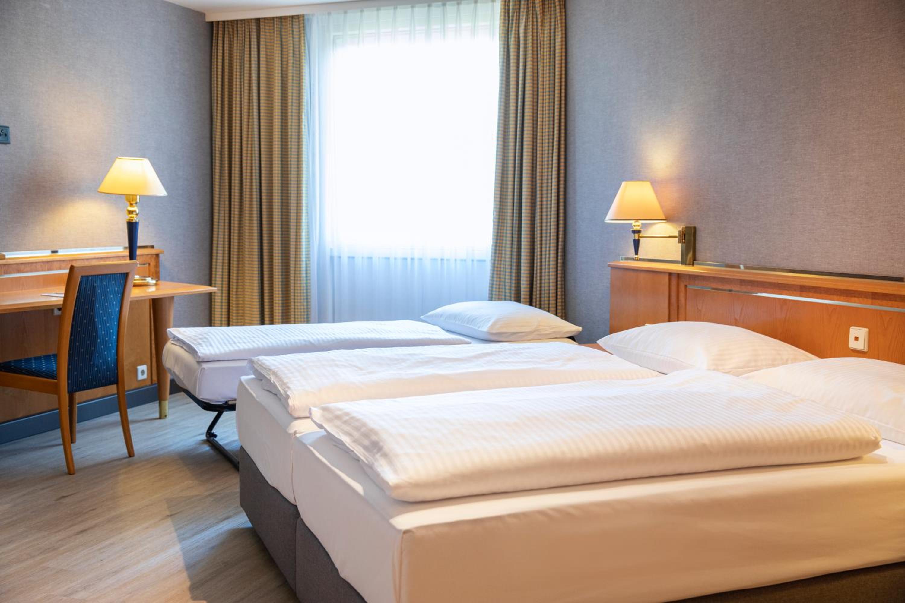 Economy Triple Room - Photo 2