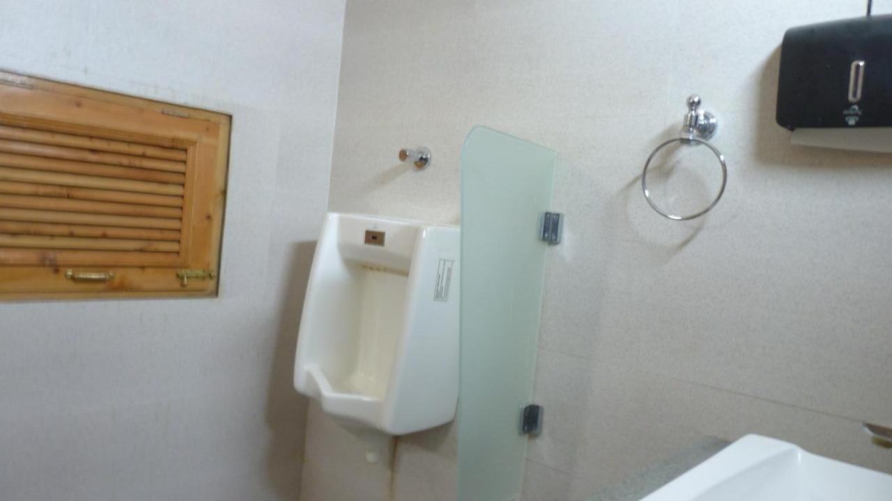 10-Bed Mixed Dormitory Room
