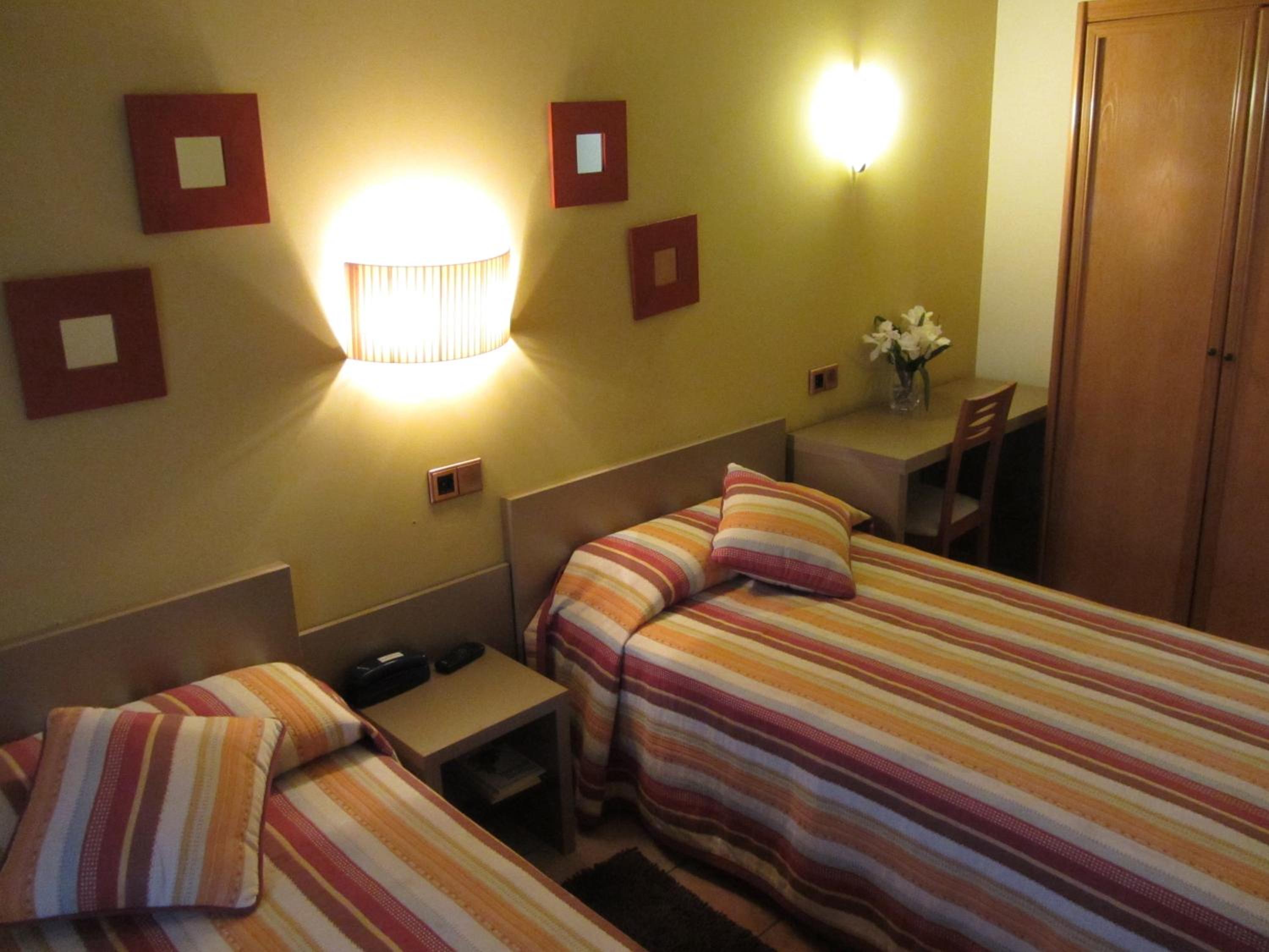 Twin Room - Photo 1