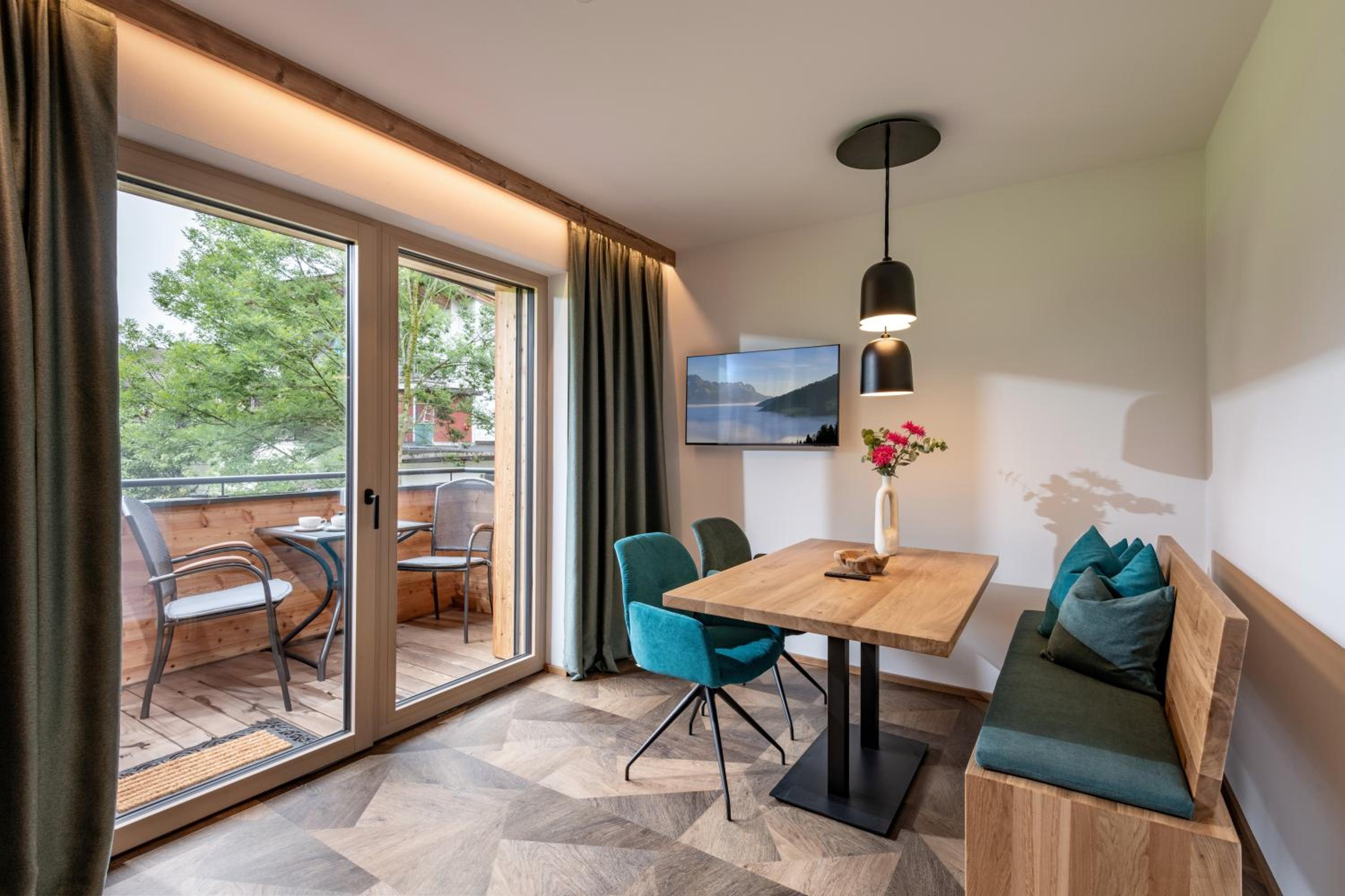 Studio with Balcony and Mountainview