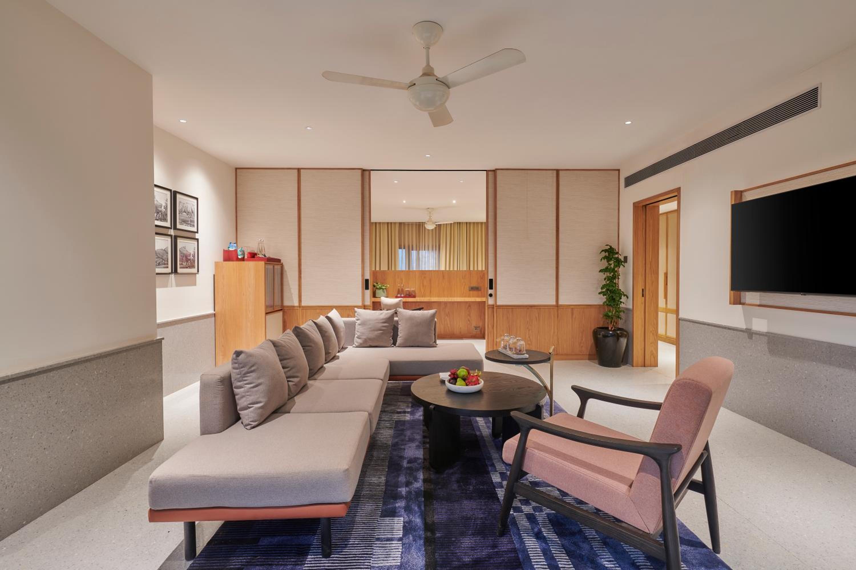 Dukes Suite - Photo 3