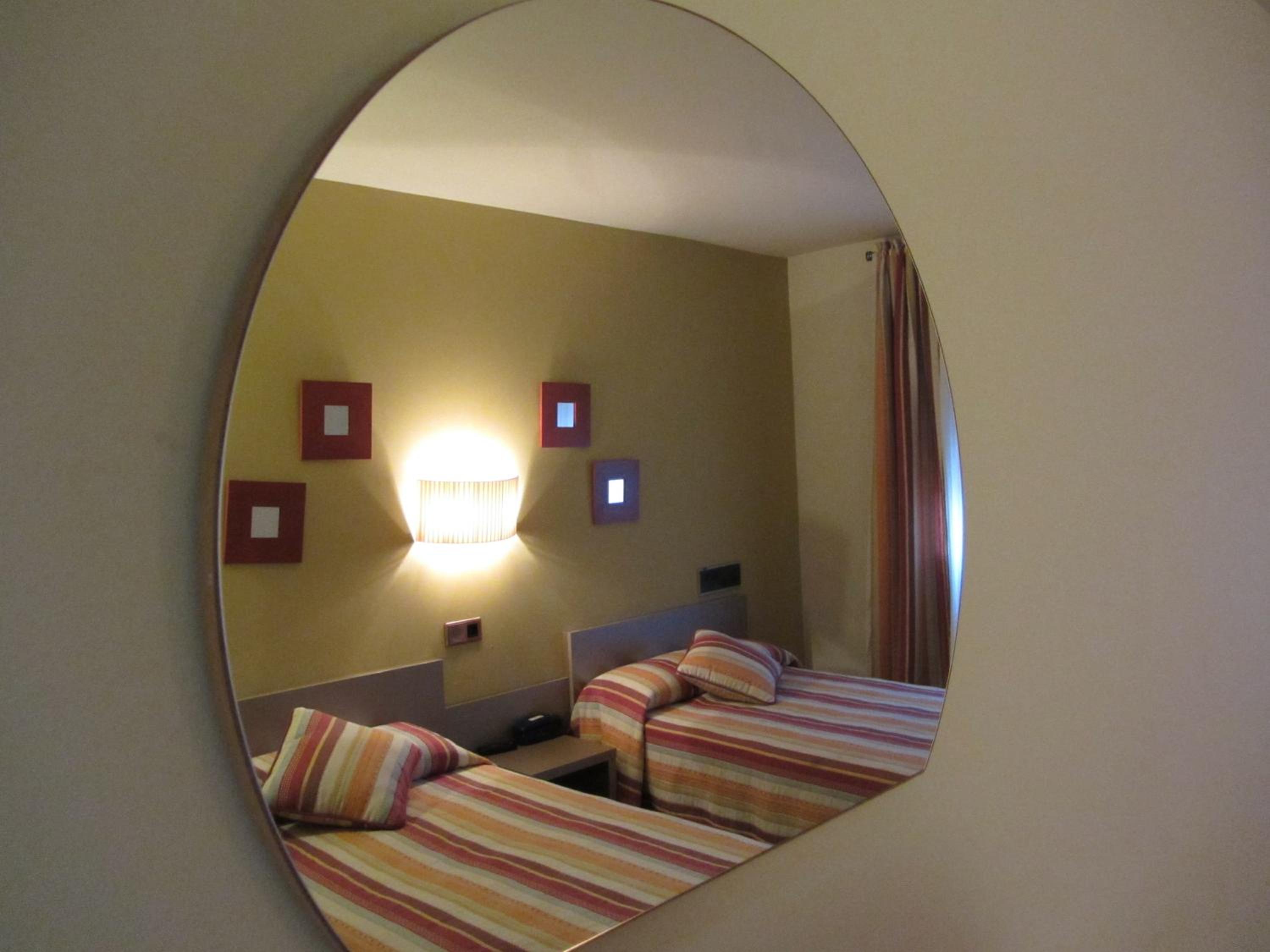 Twin Room - Photo 6