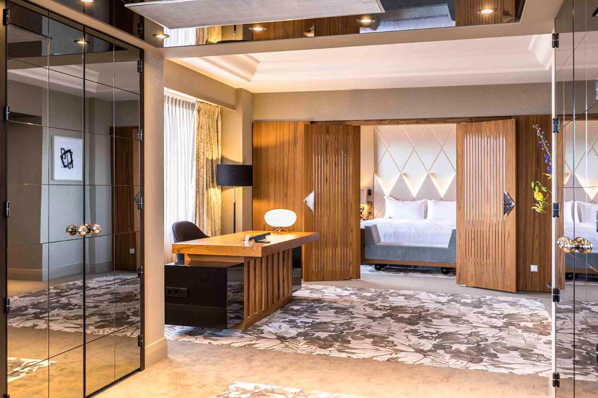Royal Suite photo 2