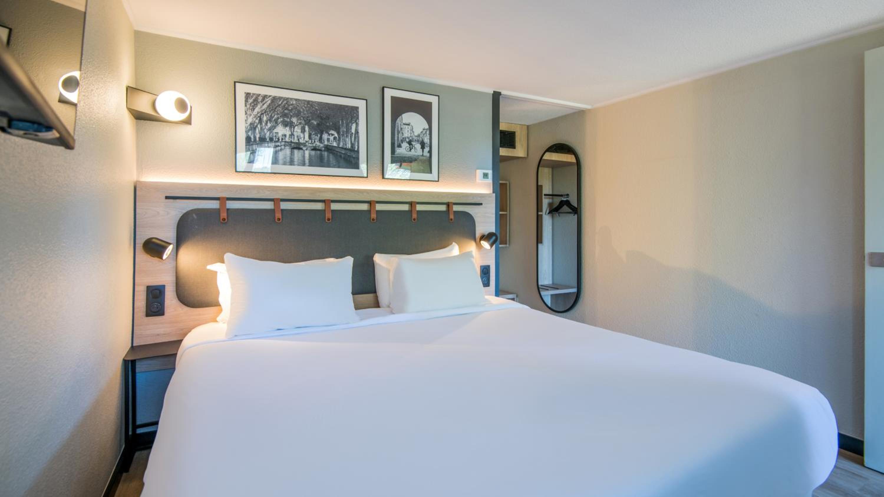 Superior Room - 1 King Bed - Photo 4