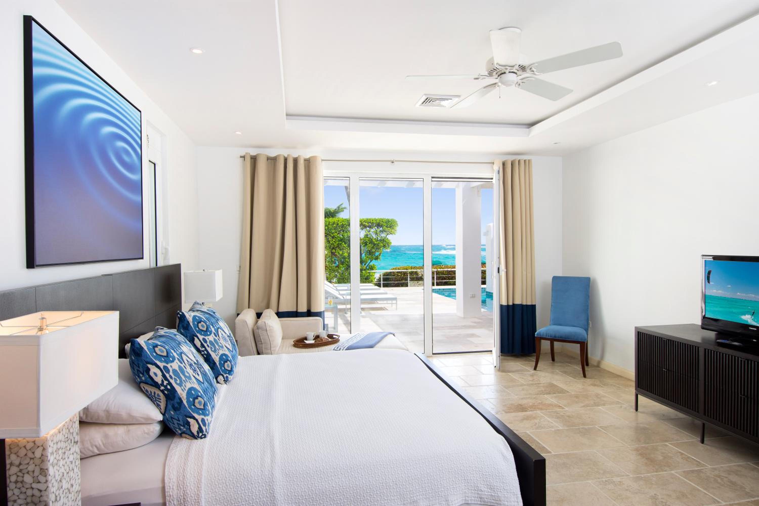 Three-Bedroom Beachfront Villa photo 2