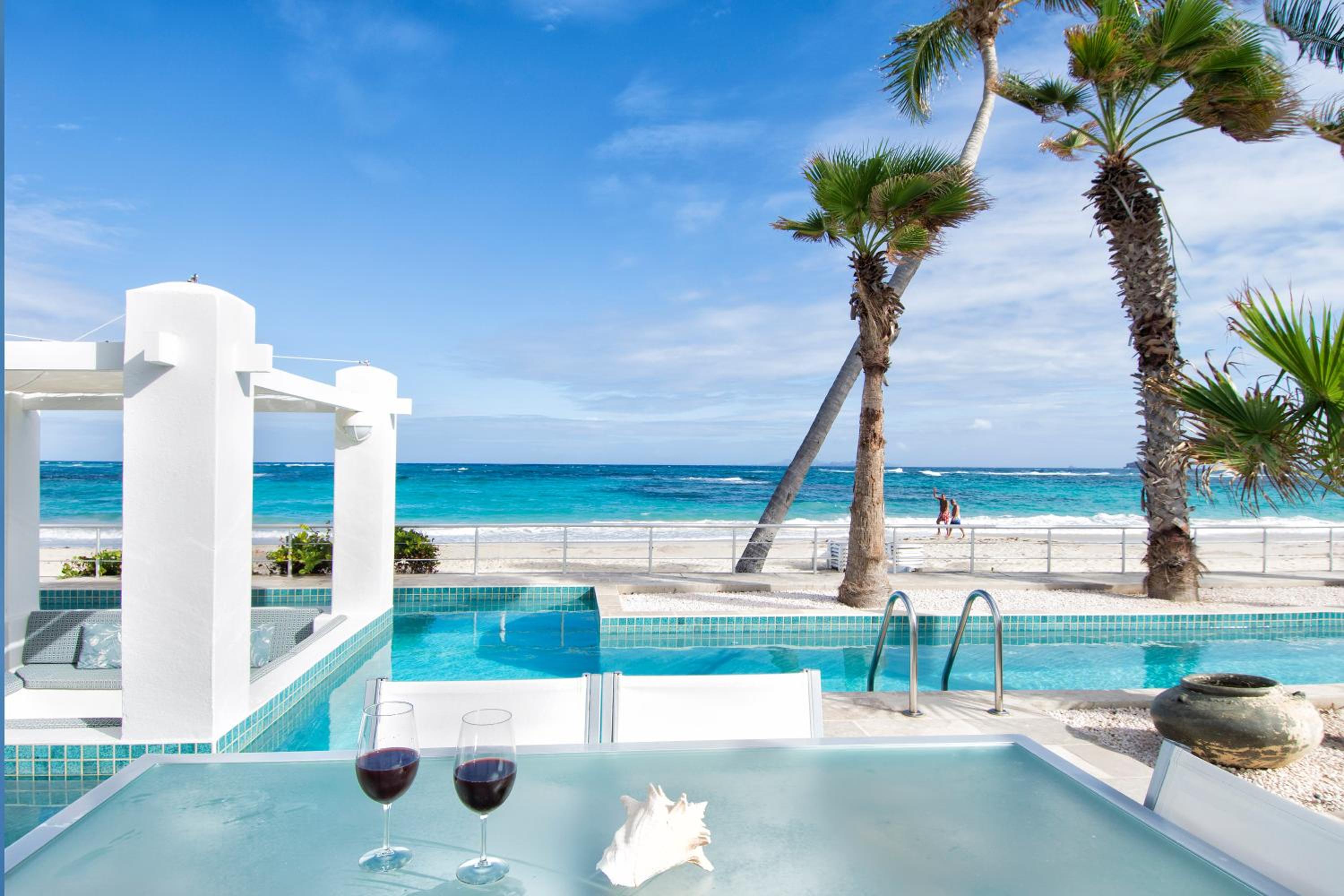 Three-Bedroom Beachfront Villa photo 3