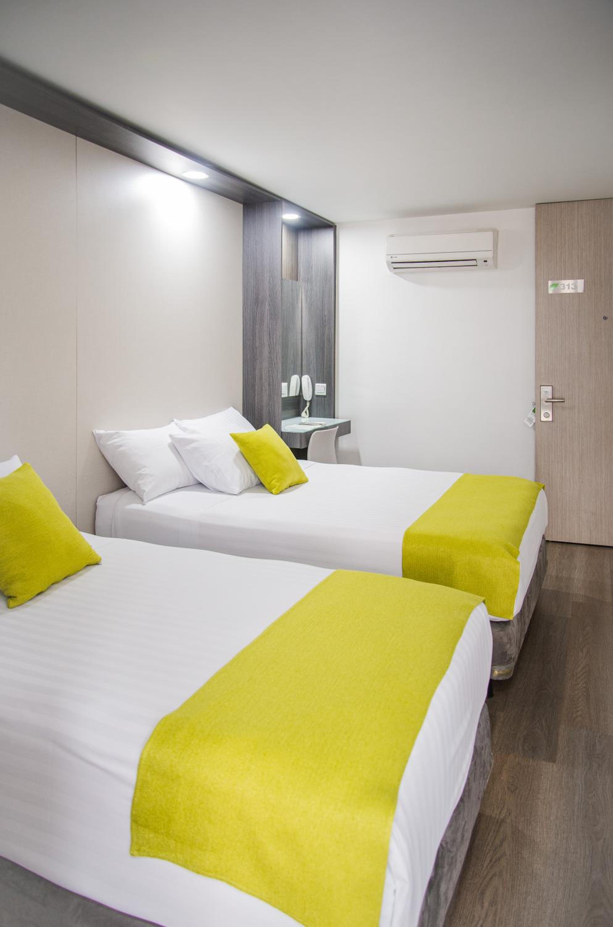 Triple Room with Private Bathroom photo 2