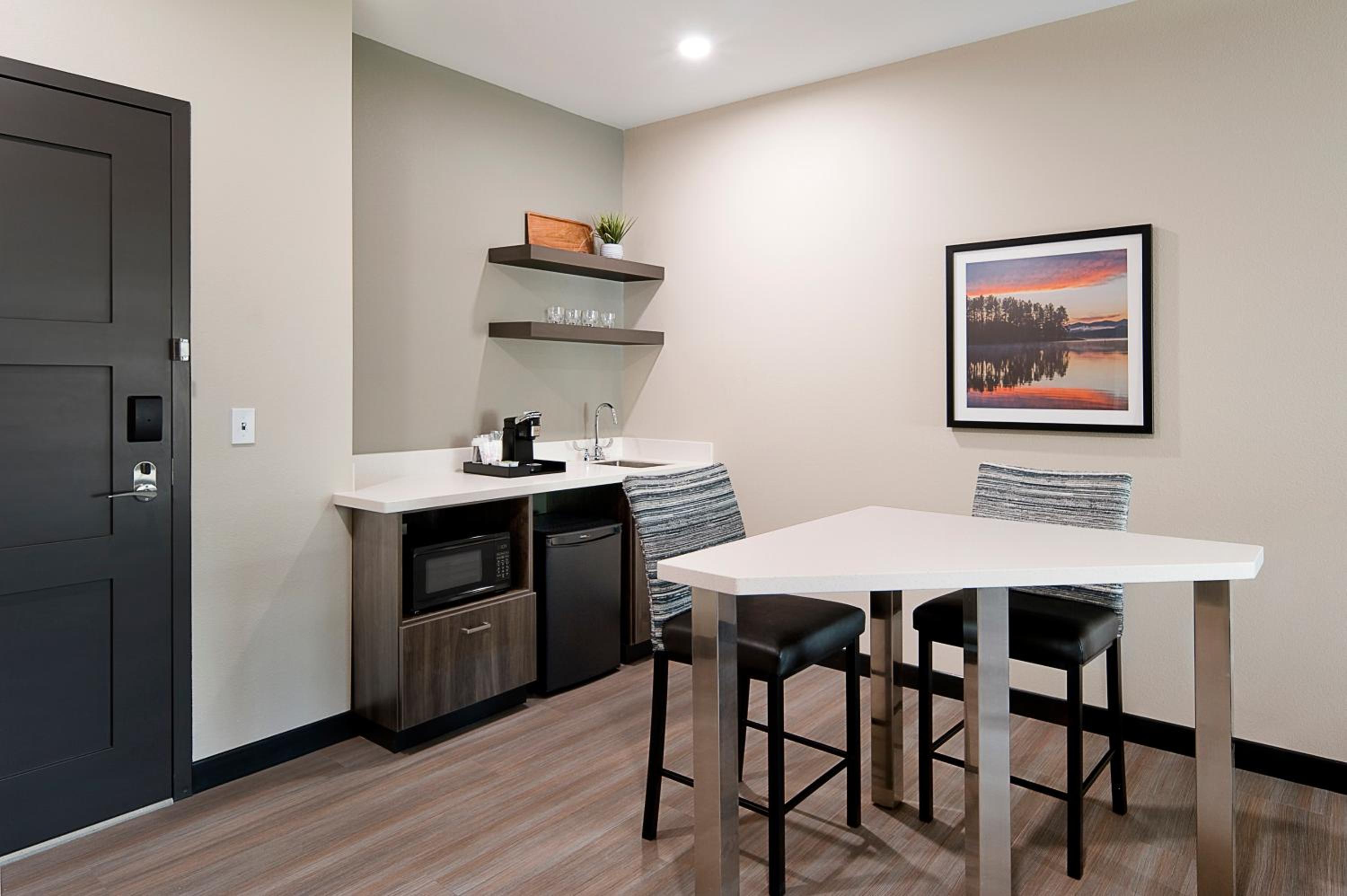 King Suite with Balcony photo 2