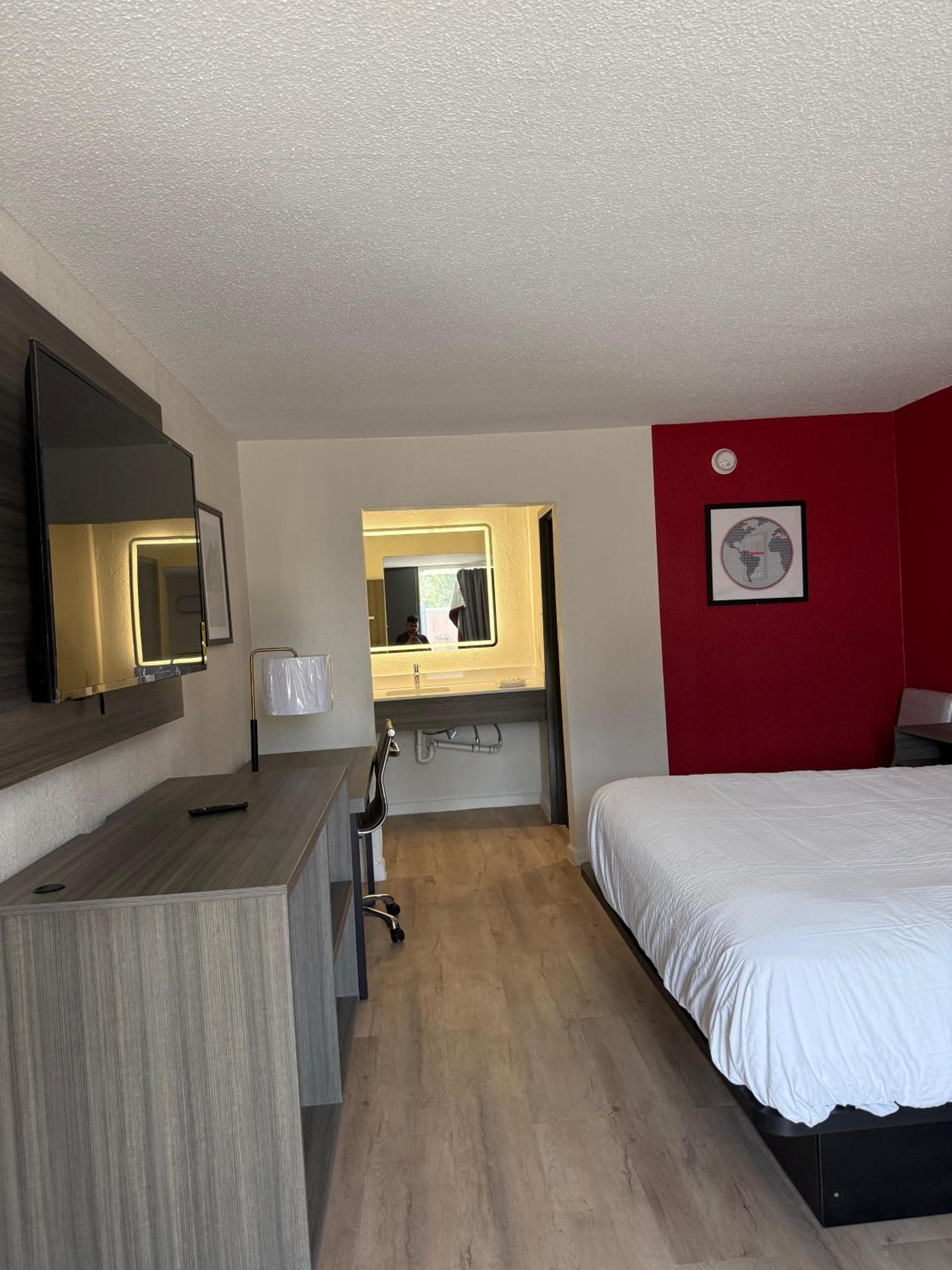 King Room - Non-Smoking - Photo 2
