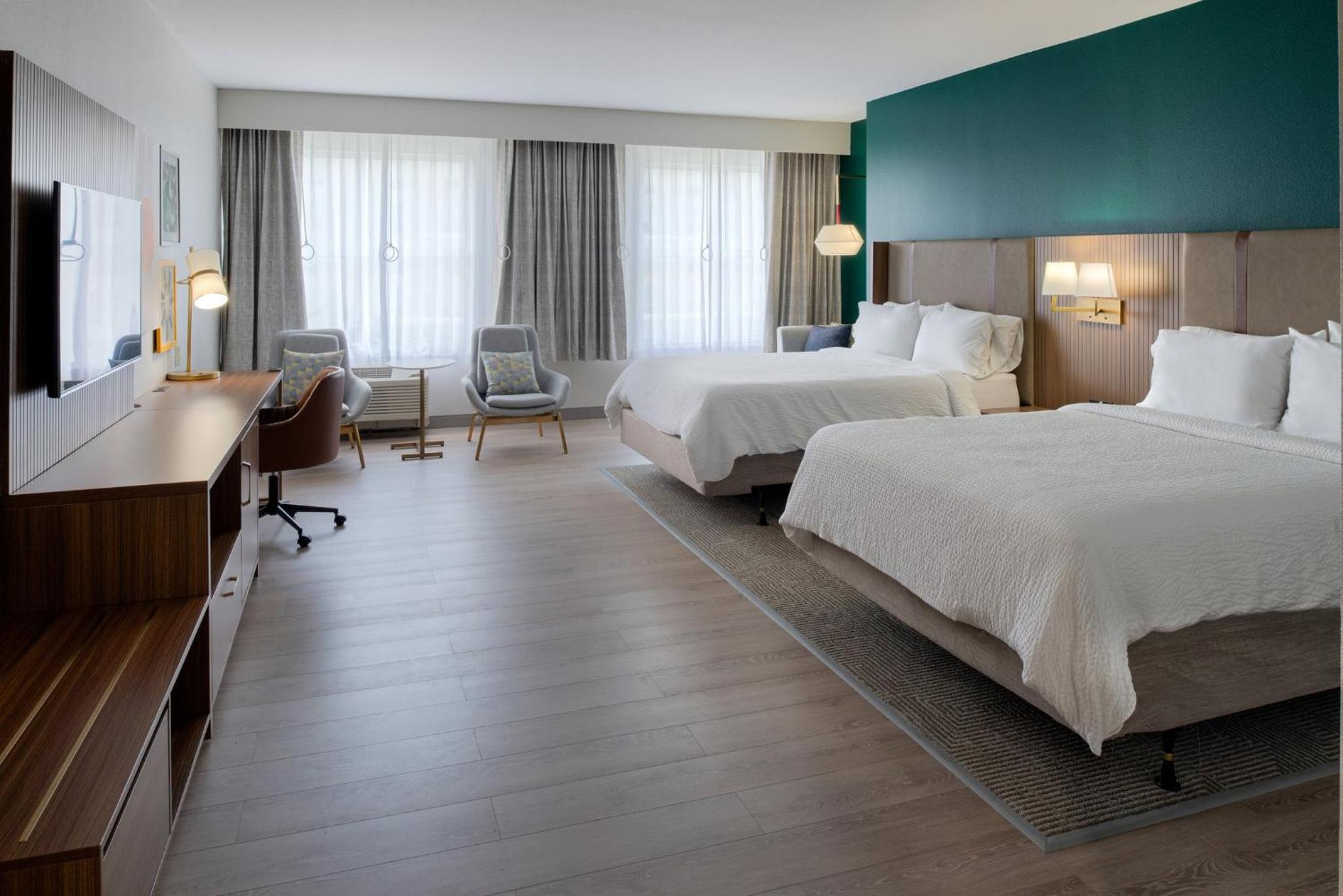 Standard Queen Room with Two Queen Beds - Communications Accessible - Photo 3