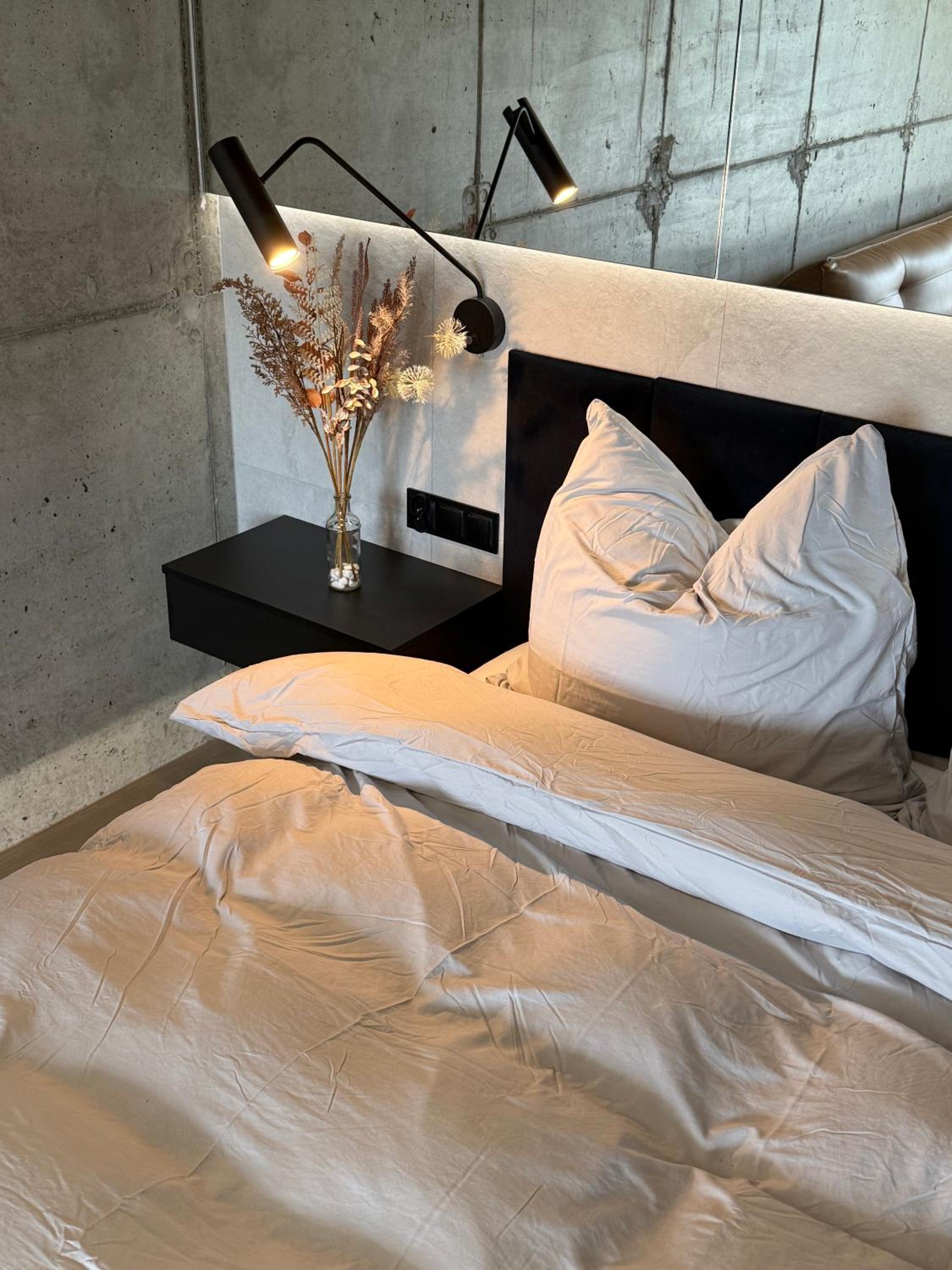 One-Bedroom Apartment with Lake View photo 3
