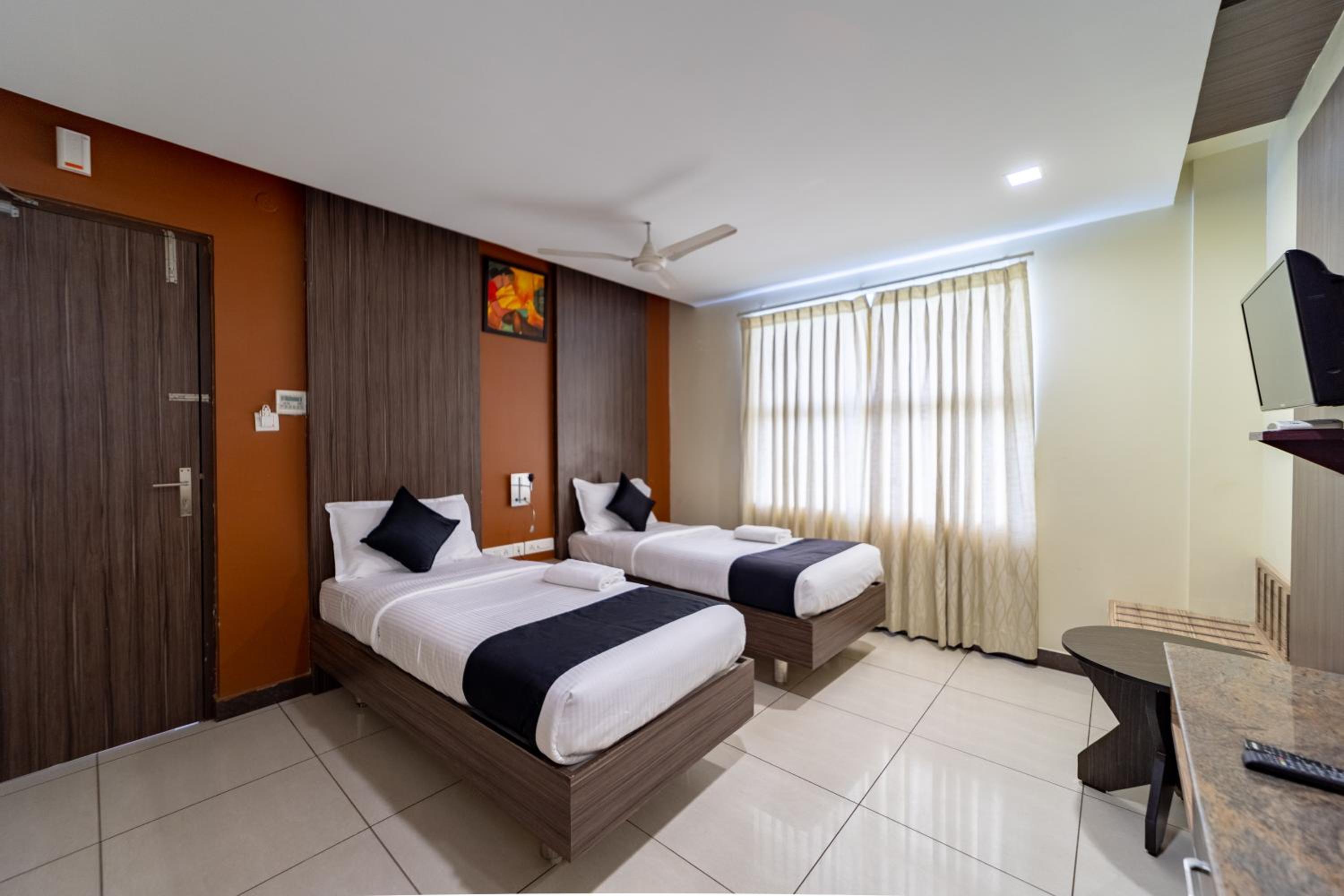 Deluxe Twin Room photo 3