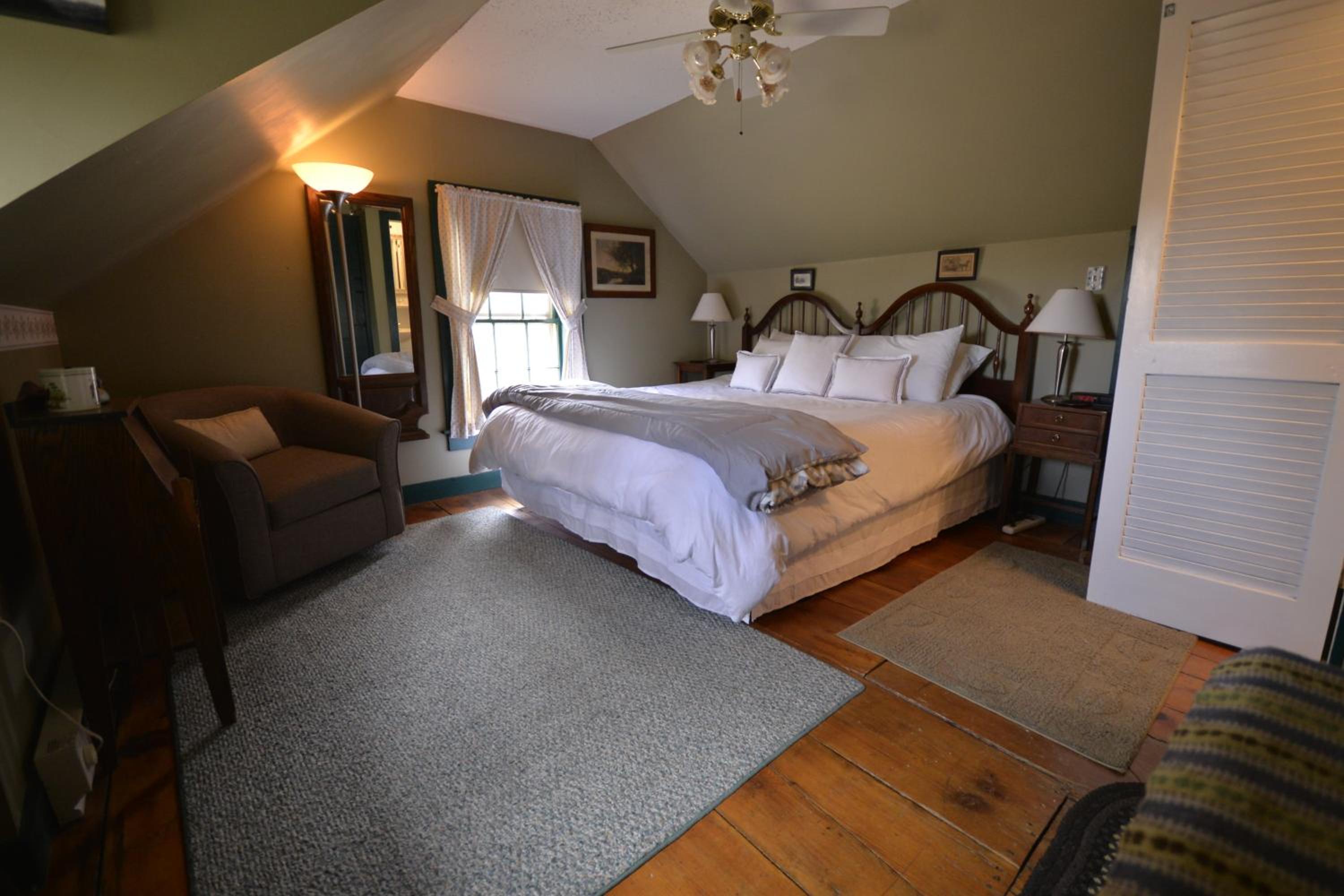 Standard King Room photo 1